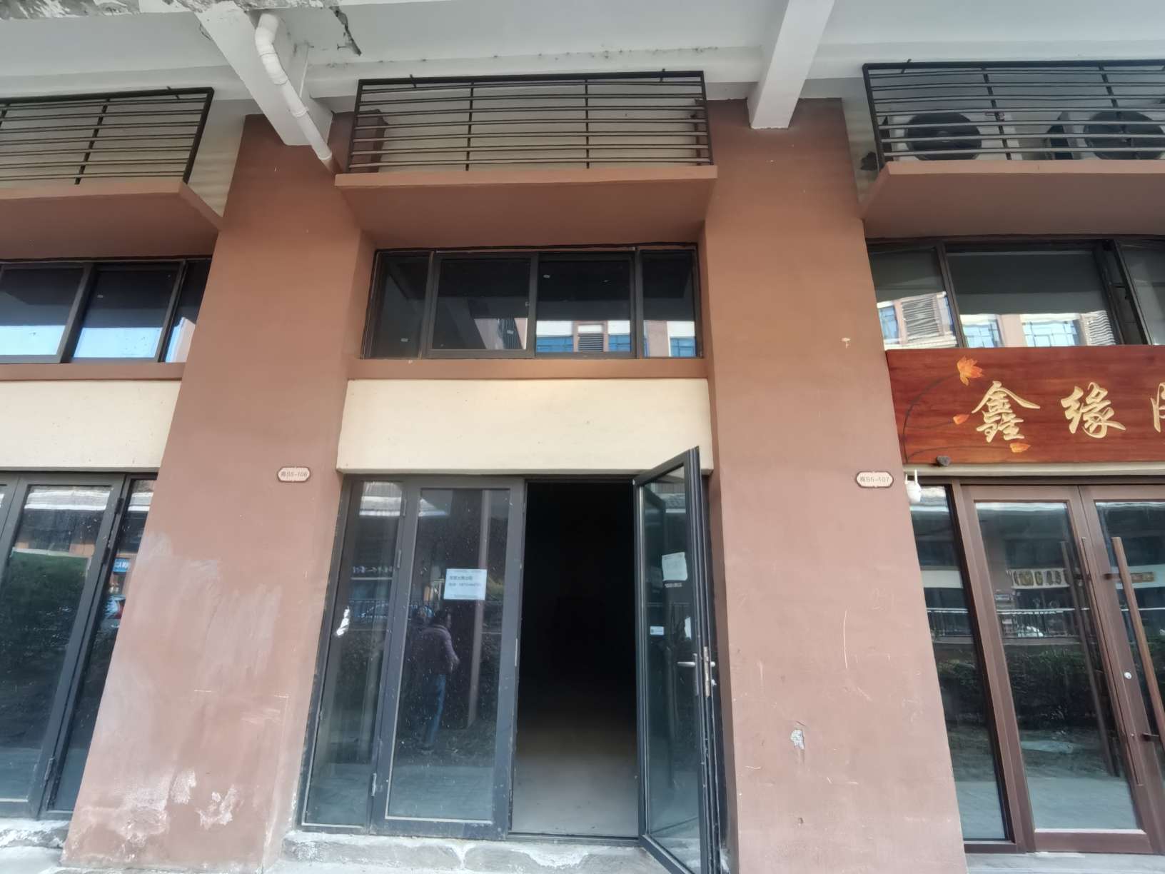 锦天花鸟鱼虫市场 42平 临街旺铺 毛坯_2