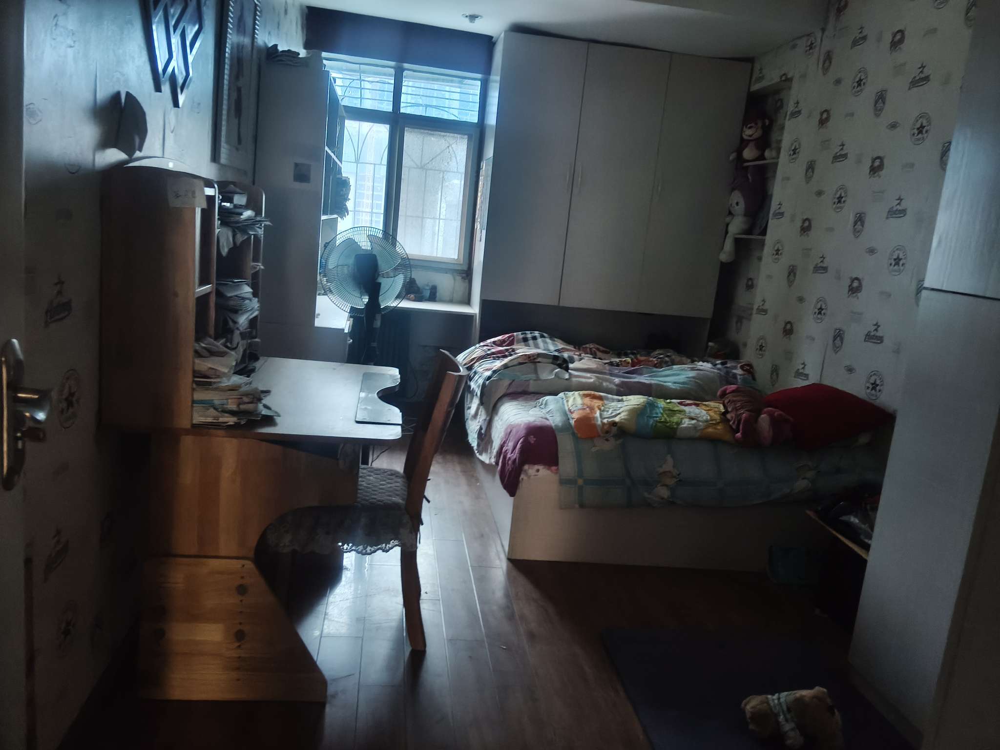 洞二小商住楼 77平 两室两厅 学区房 交通便利 普装出租_2