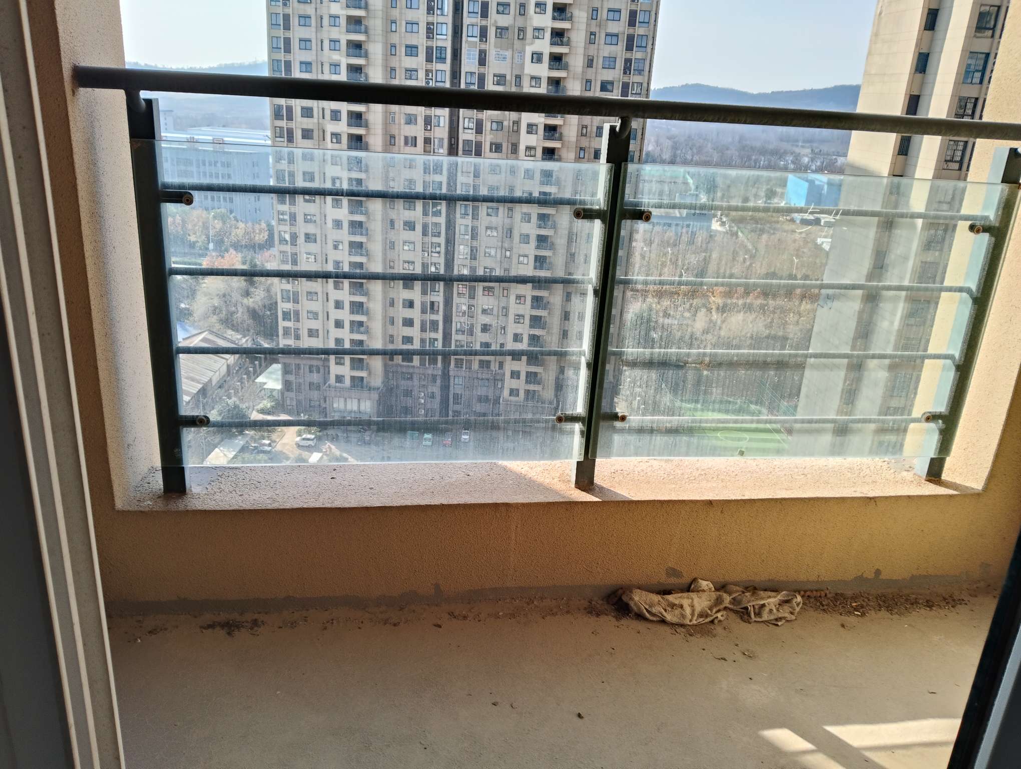 幸福家园 毛坯三室 电梯房 看房方便 急租_6
