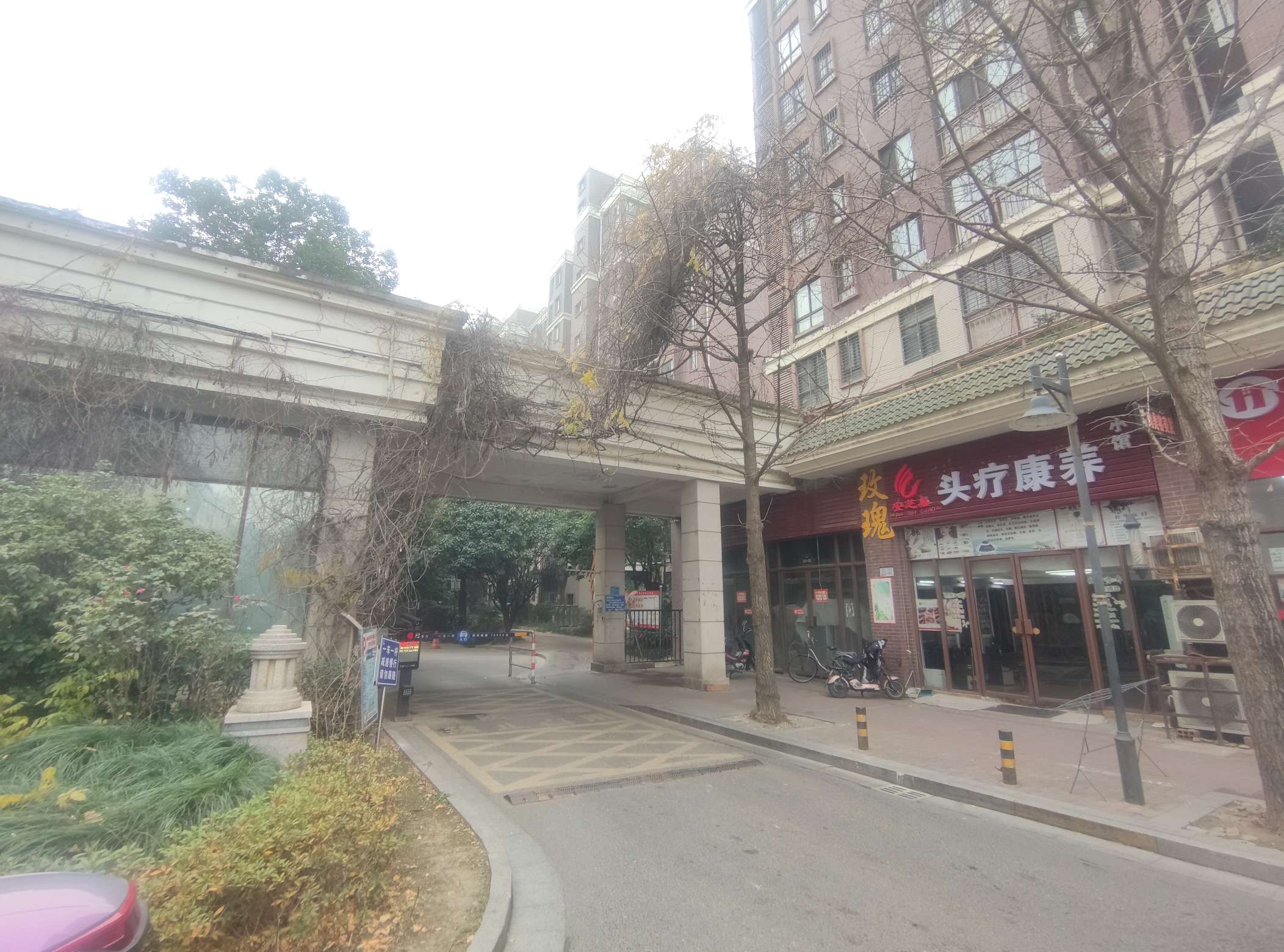 瀚城二期 61平临街旺铺 精装修可用明火 优质地段人流密集_9