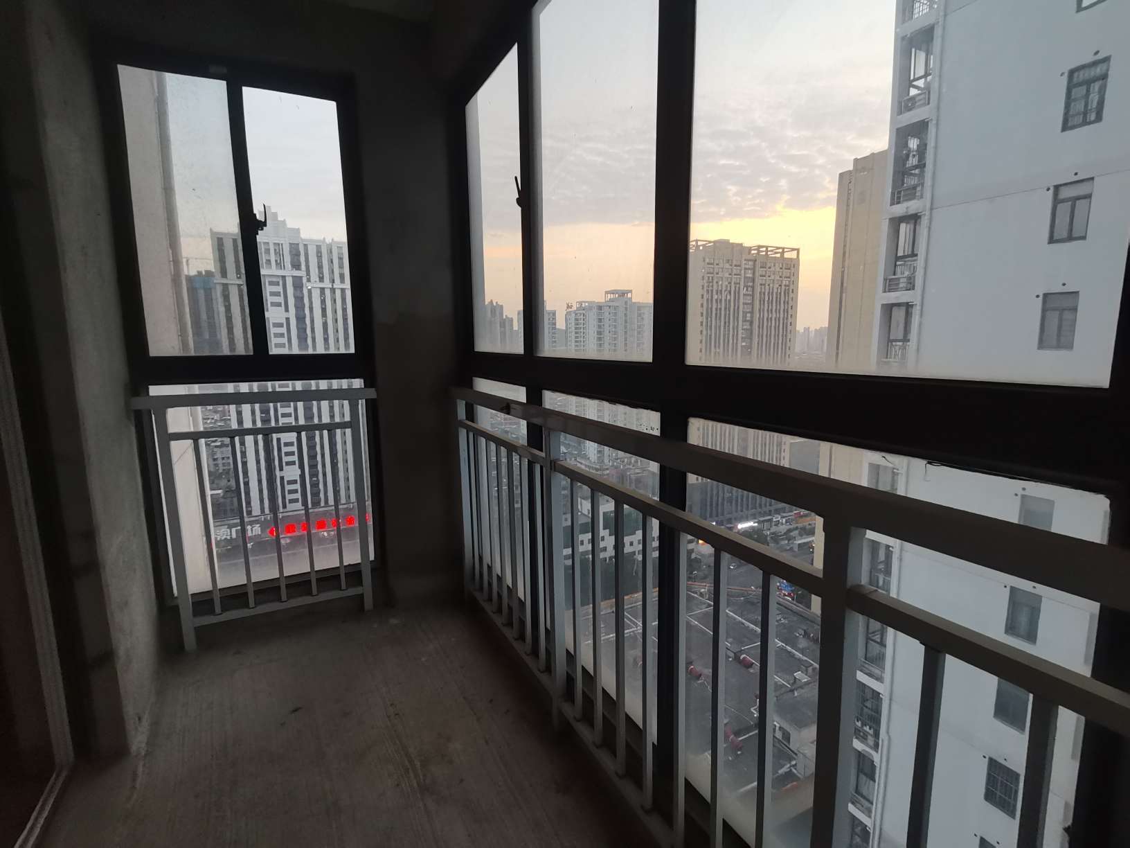 师院家属楼 99平 两室两厅 交通便利 学区房 毛坯出租_6