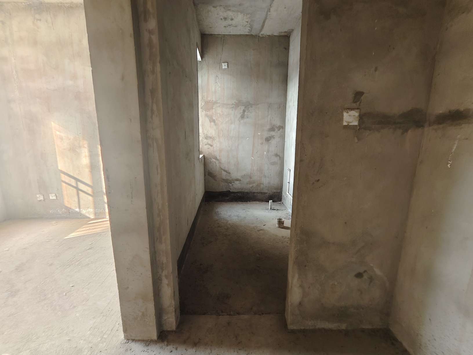 城南新区春申学院别墅产证面积205平方，420万，纯毛坯_5