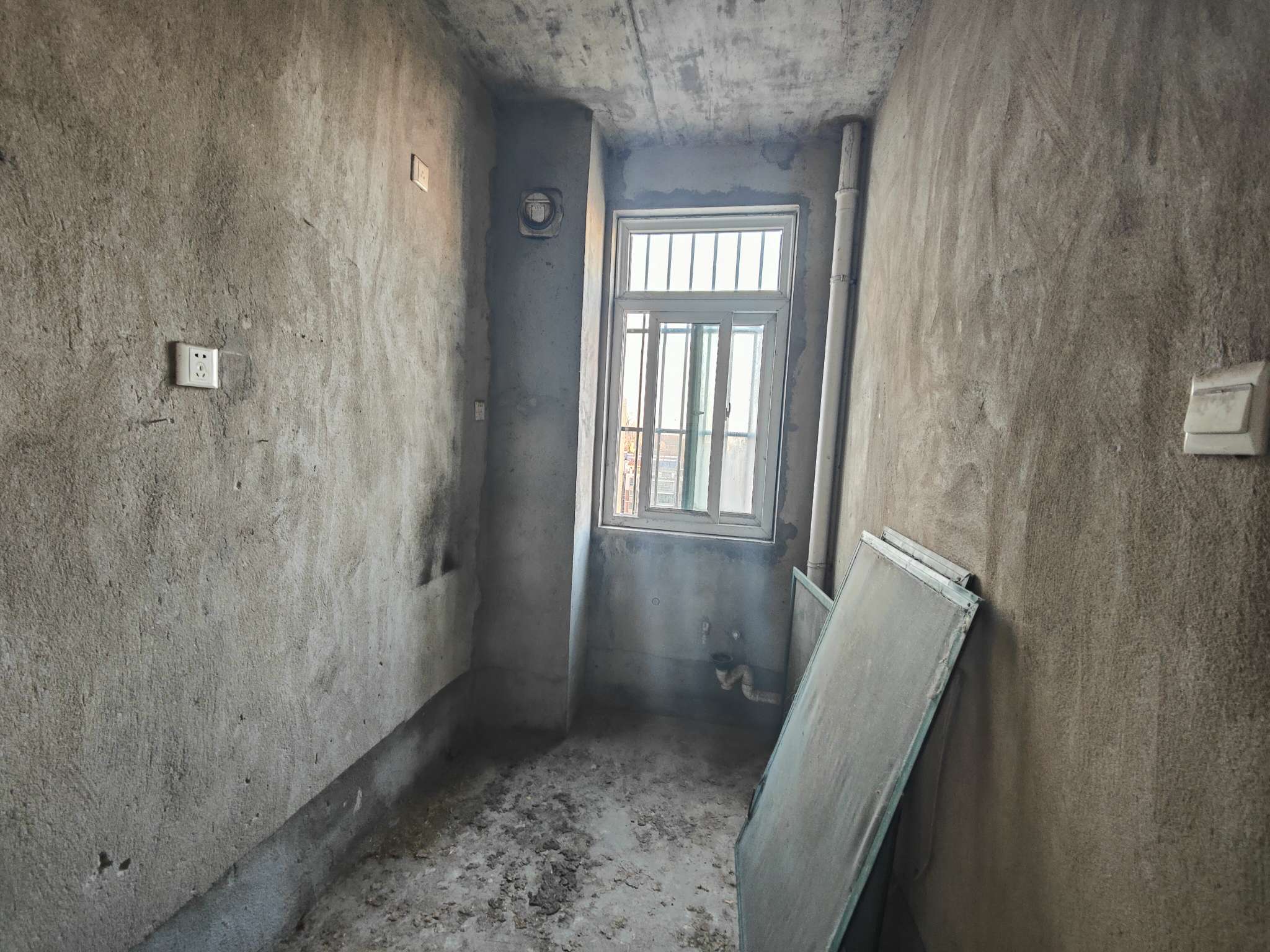 出售 沿湖小区 电梯房 三室两厅 毛坯 约90.99平方 小区环境好  观景房 楼王位置 随时可过户_8