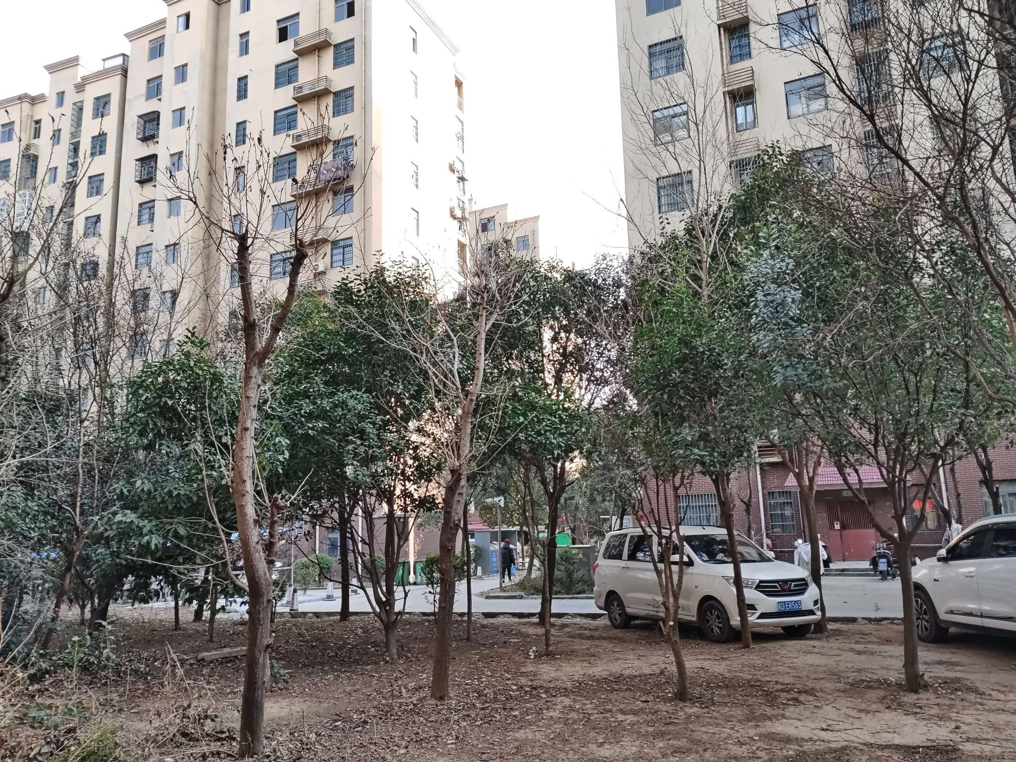 瓷器新村82平 南向三居 毛坯低价 满两年_15