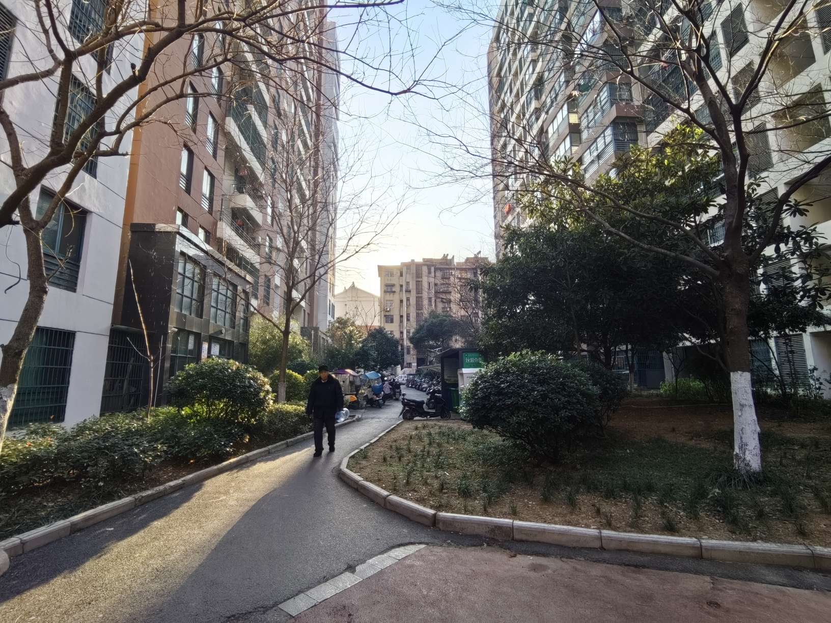 出售金玉花园98平精装老证交通便利_9