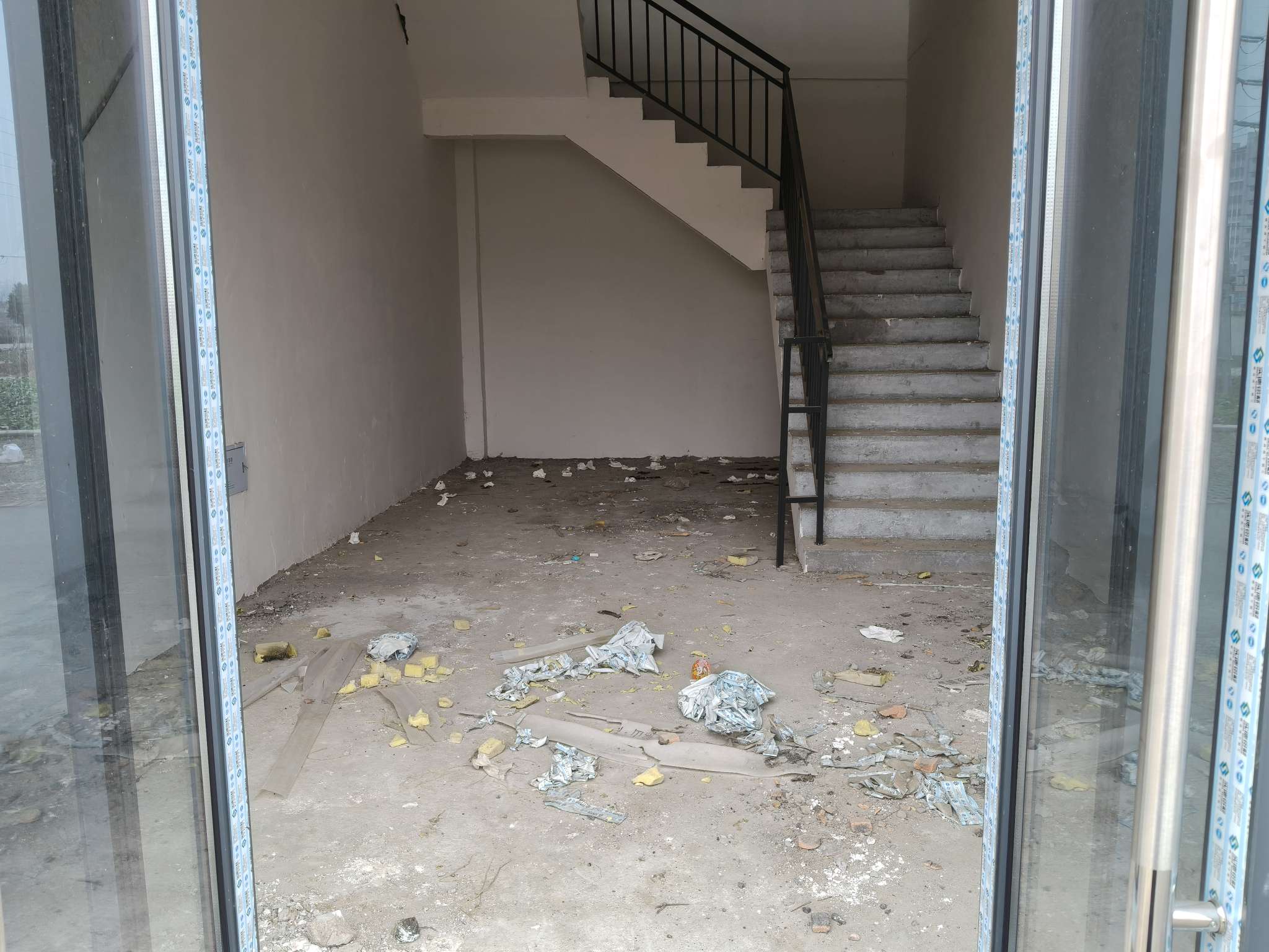 万盛阳光城市 91平临街旺铺 优质地段 人流密集 有外摆区_3