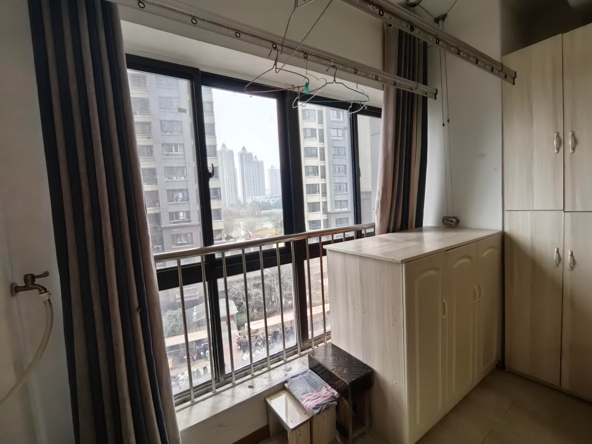 万茂华府 42平 一室一厅 交通便利 配套齐全 低楼层 普装出租_3