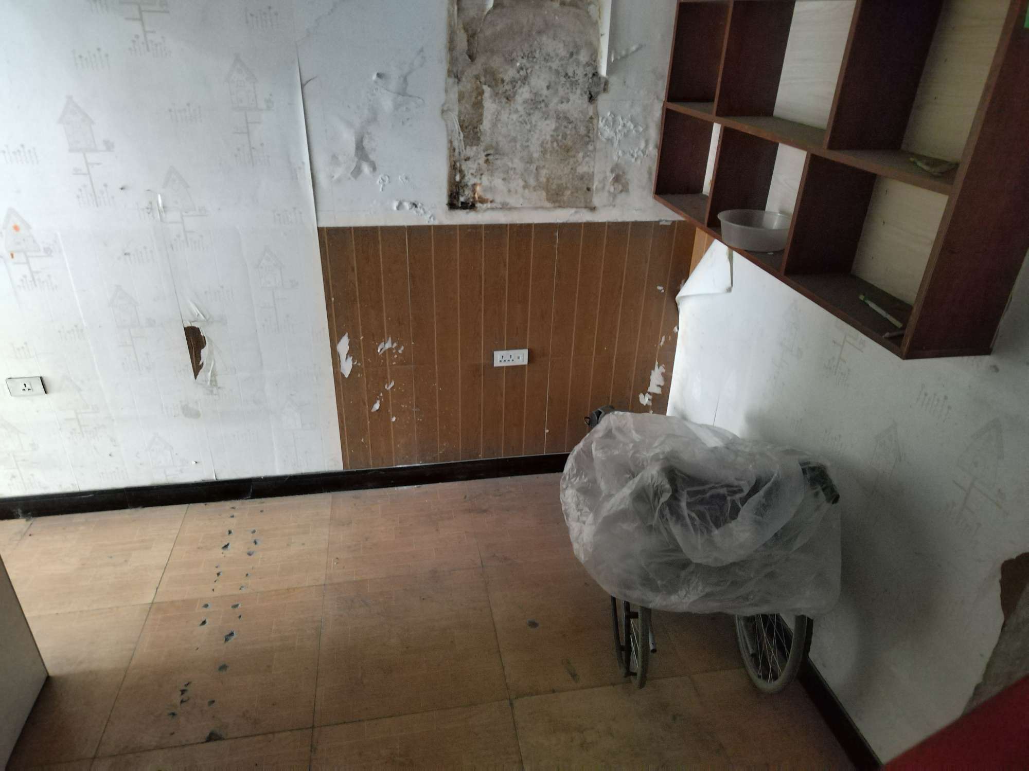 菊苑小区 95平 临街商铺 上下水 优质地段出租_5