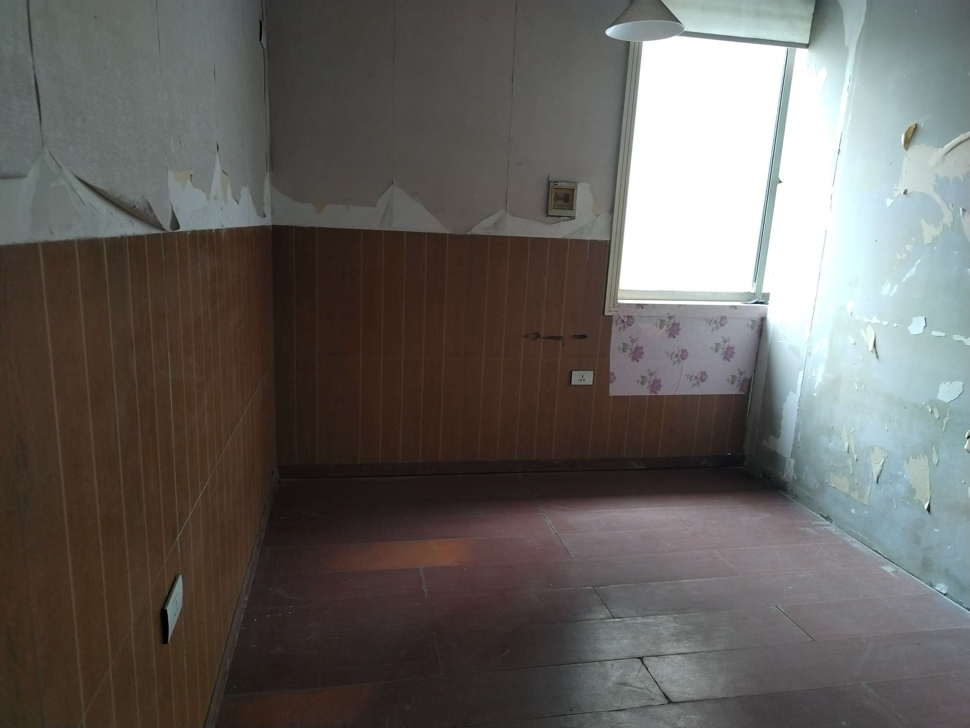 菊苑小区 95平 临街商铺 上下水 优质地段出租_3