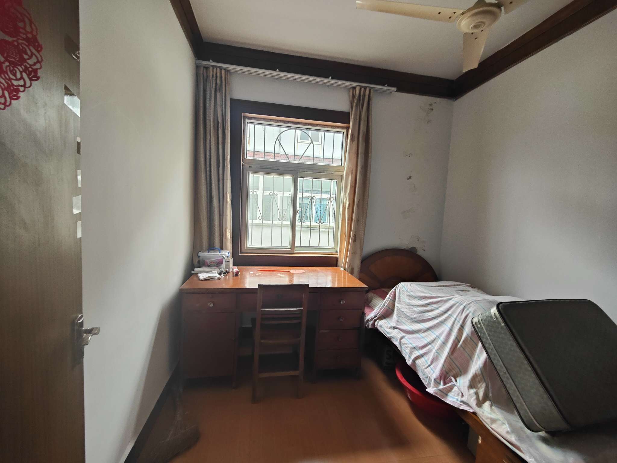 西苑小区 136平三室两厅 交通便利配套齐全 简装出租_3