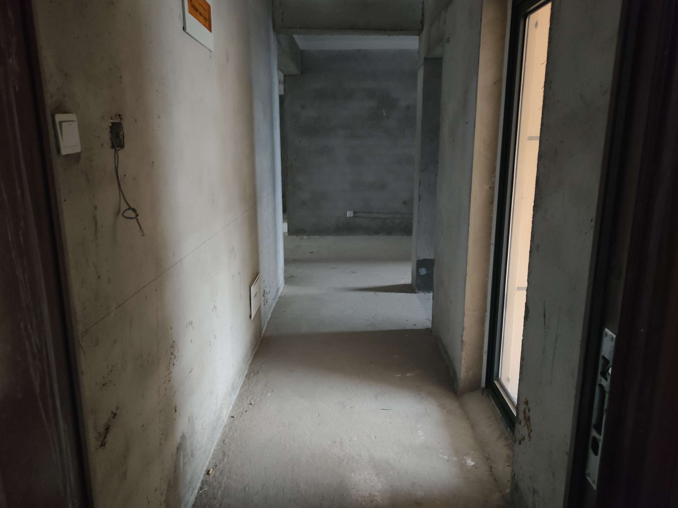 泰府名邸 116平 三室两厅 毛坯小高层 学区房 交通便利_9
