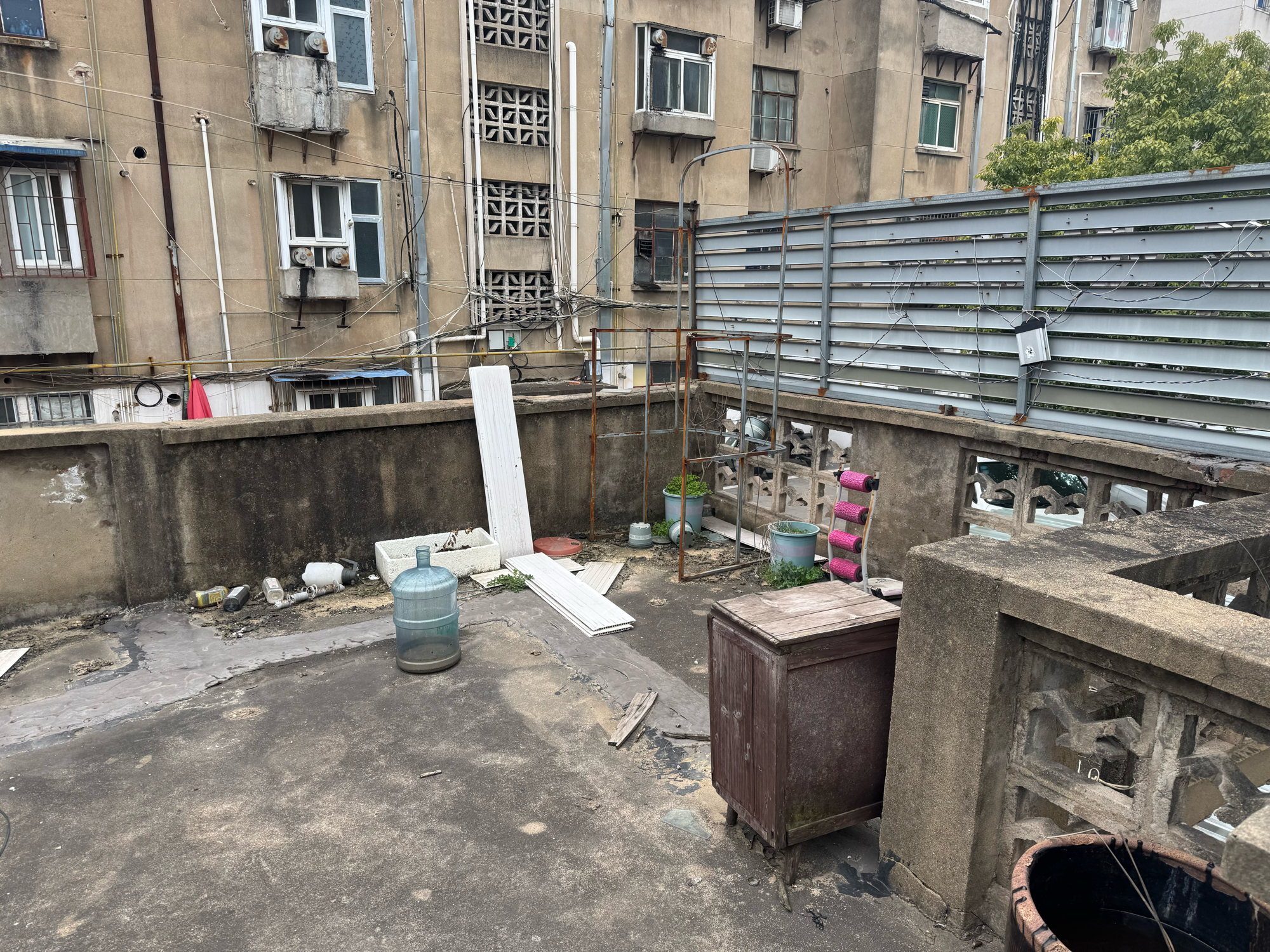 三中家属楼 52平 南向两室 简装 购物便捷_5