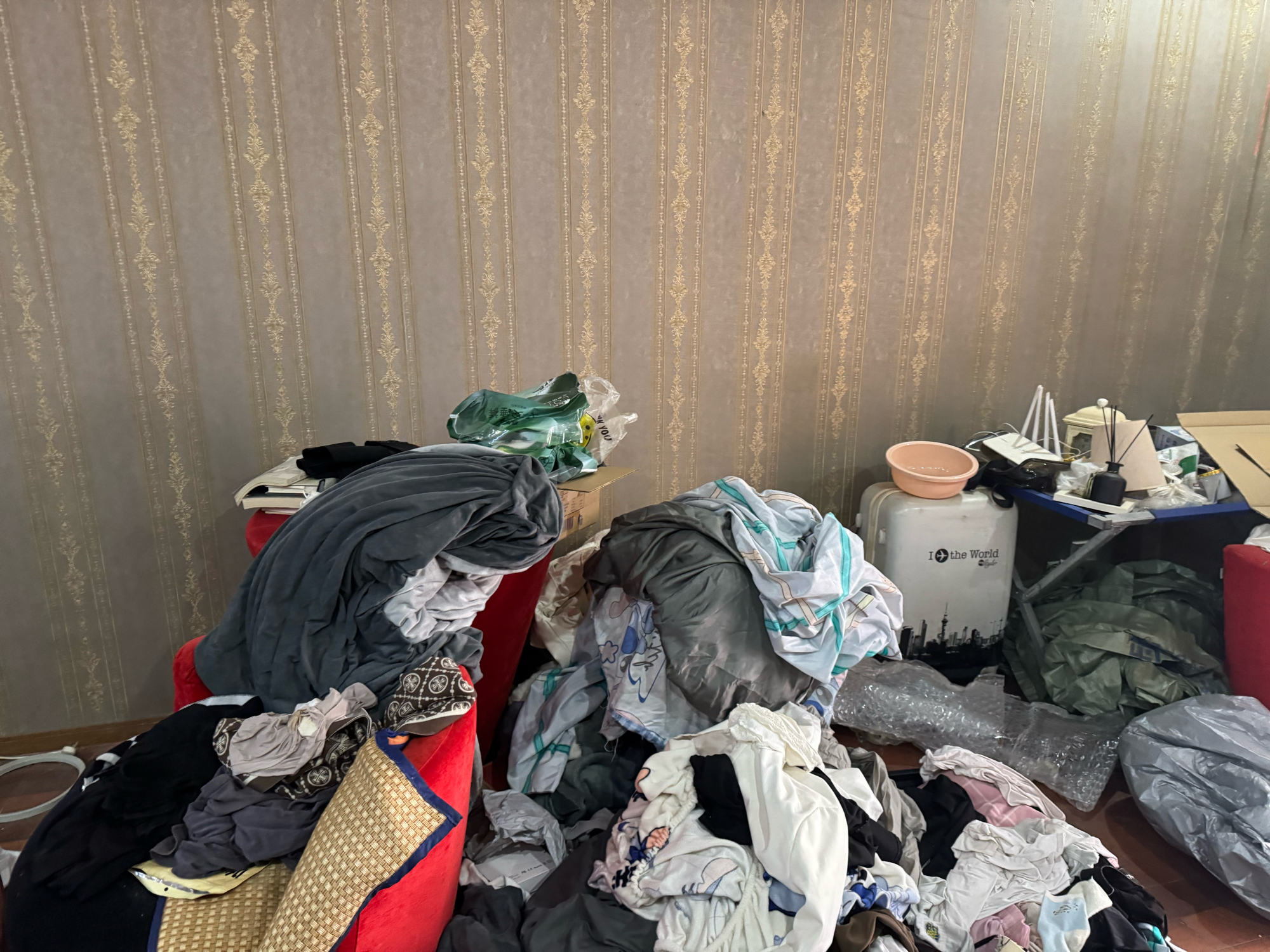 三中家属楼 52平 南向两室 简装 购物便捷_3