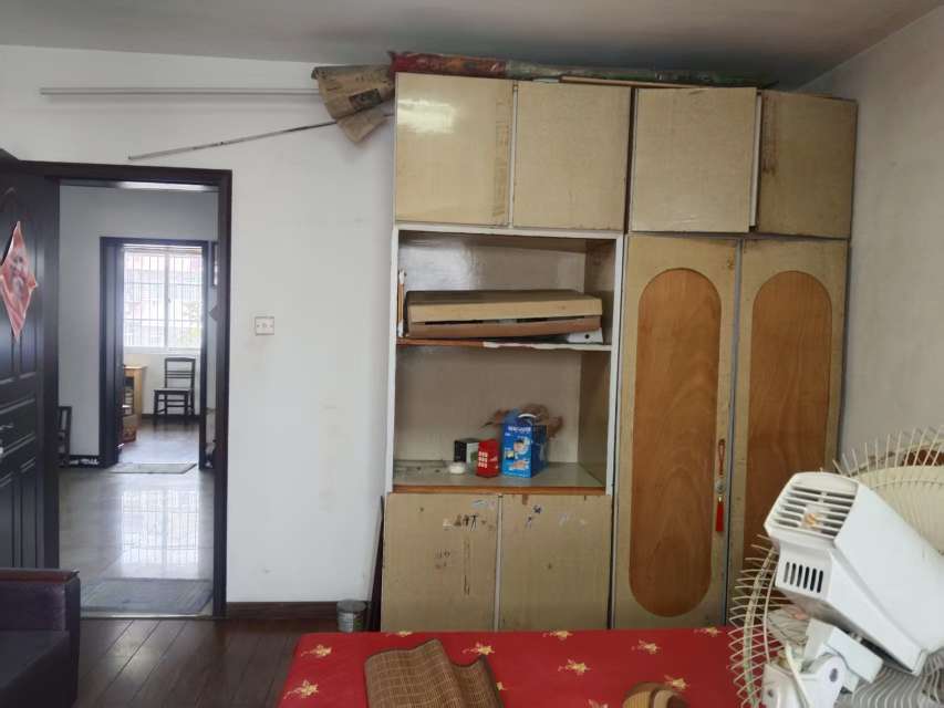 新社四村 93平 南向三室 交通便利 满两年_4