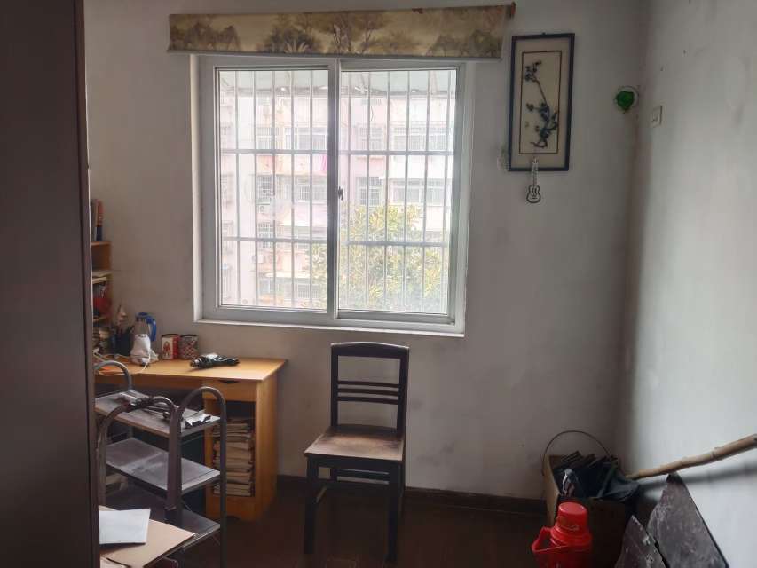 新社四村 93平 南向三室 交通便利 满两年_8
