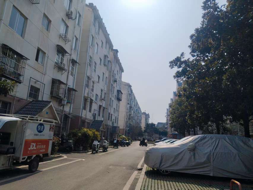 新社四村 93平 南向三室 交通便利 满两年_23