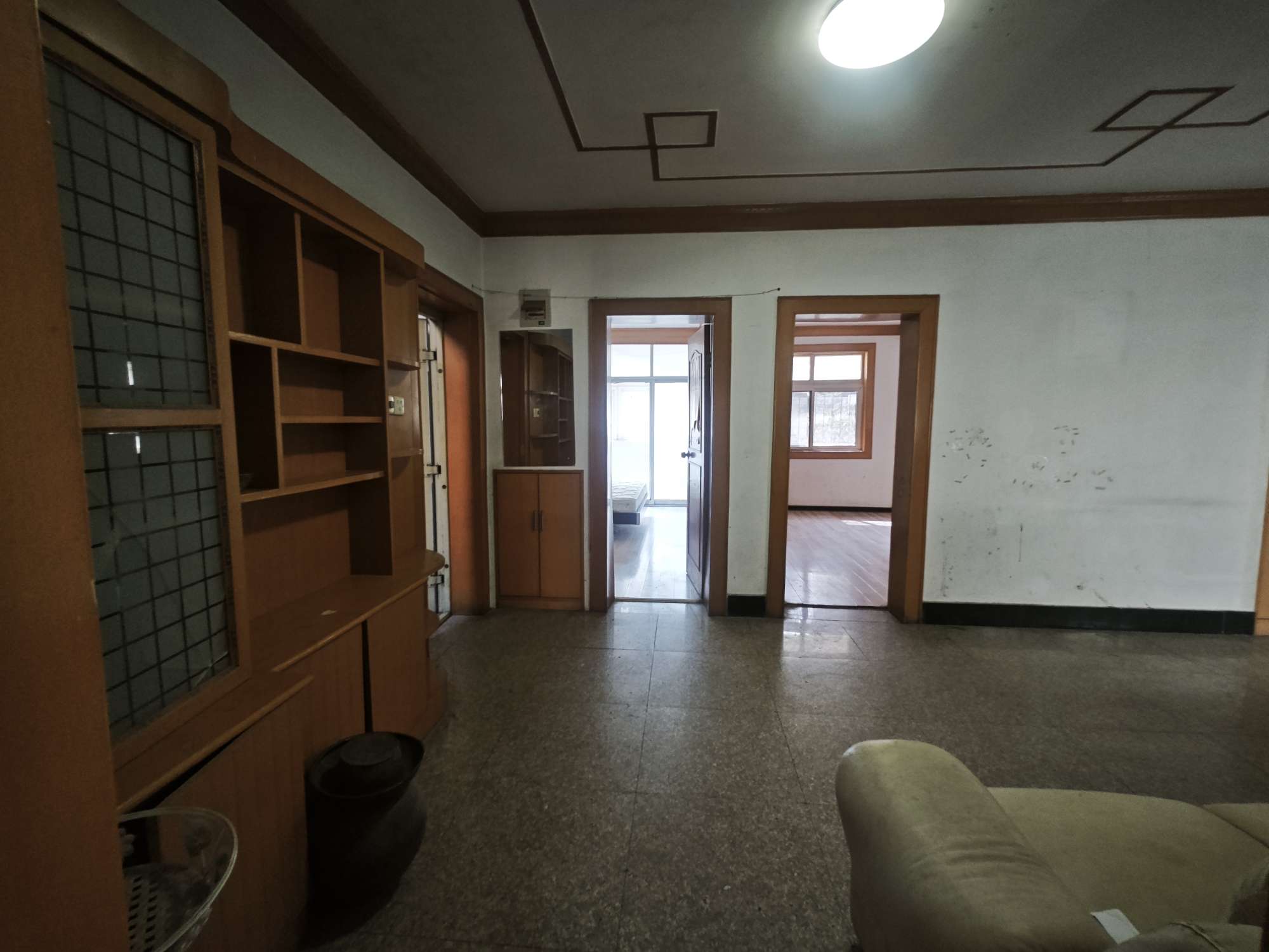 公安小区 106平 两室两厅 配套齐全交通便利 普装出租_3