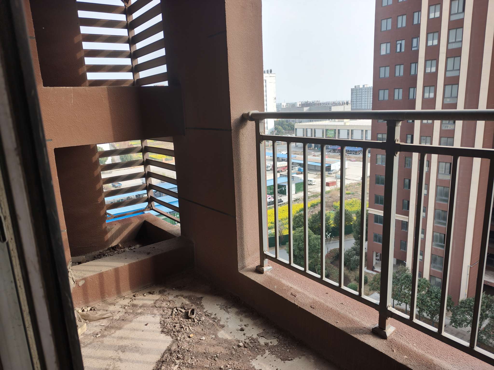 万盛阳光城市 103平 南向三居 交通便利 配套齐全_8