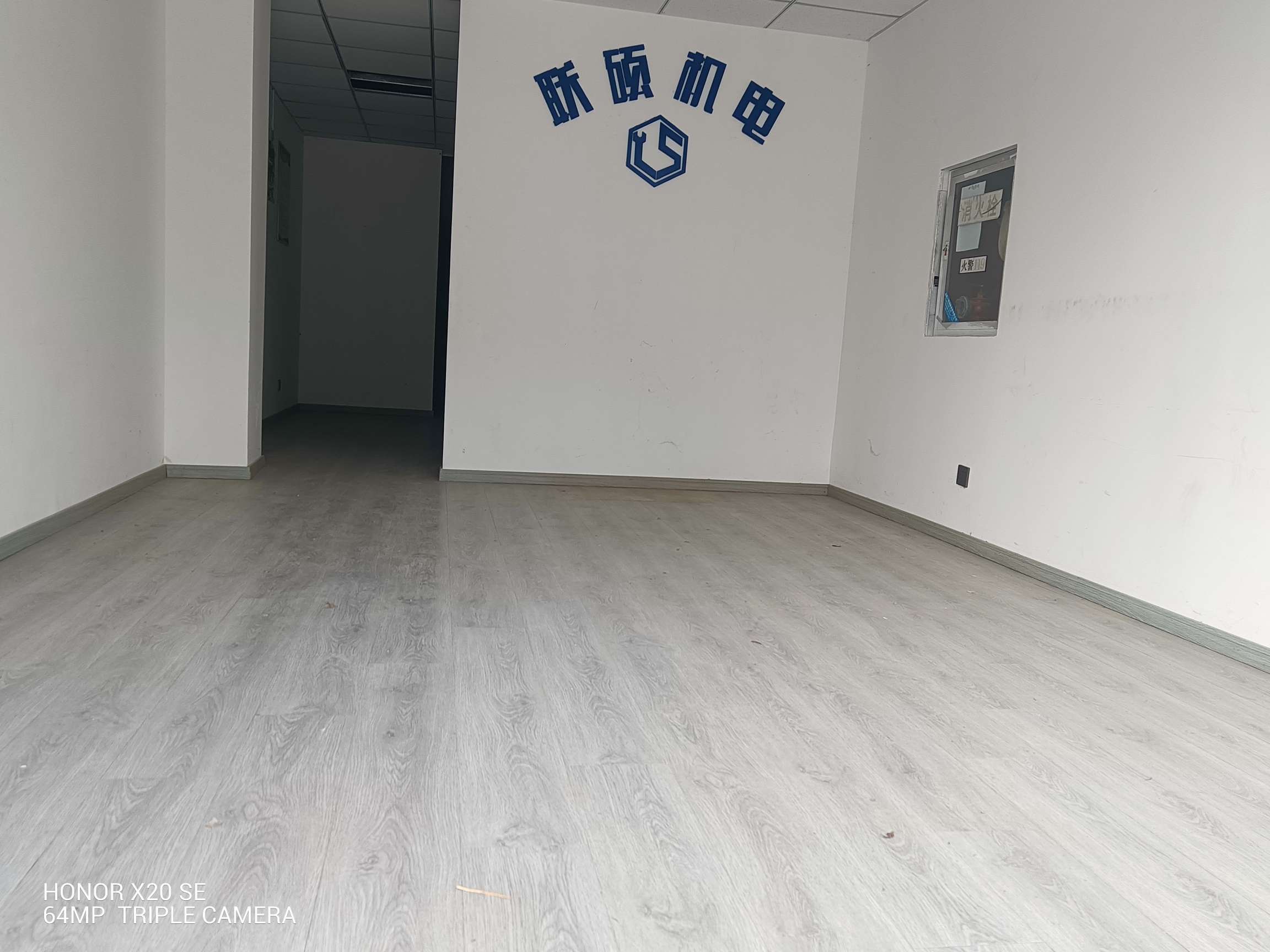 力达明和绿洲 99平 临街精装商铺 有上下水 优质地段_6