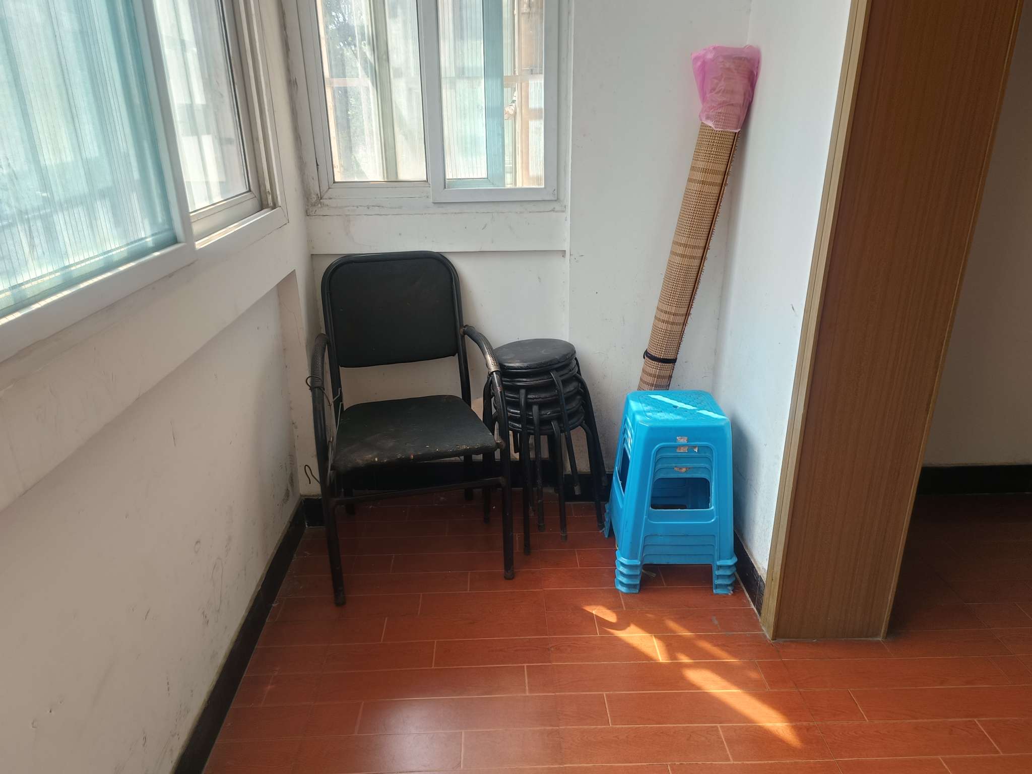 新家园C区 79平 两室两厅 学区房 简装出租_8
