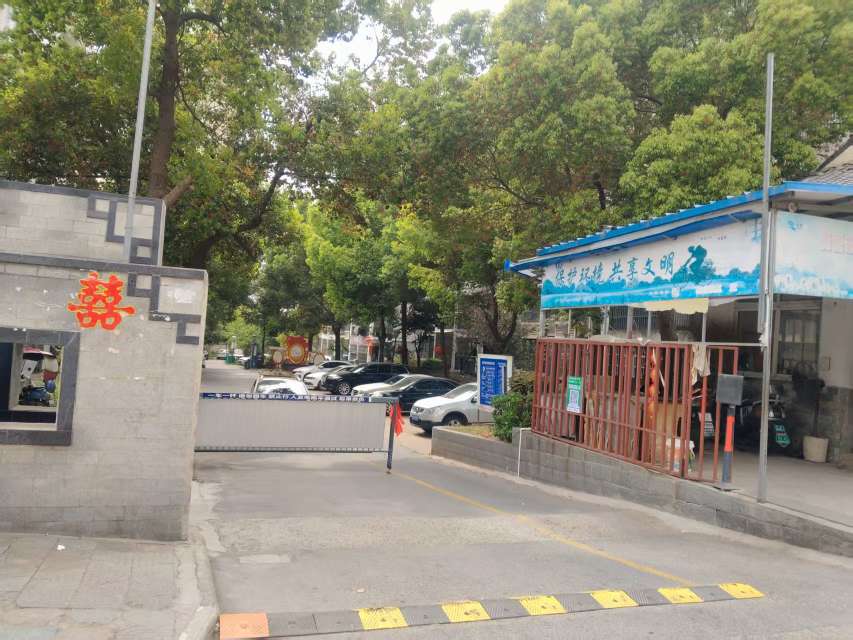 卧龙山庄西区 90平 精装两室两厅 满两年 交通便利_10