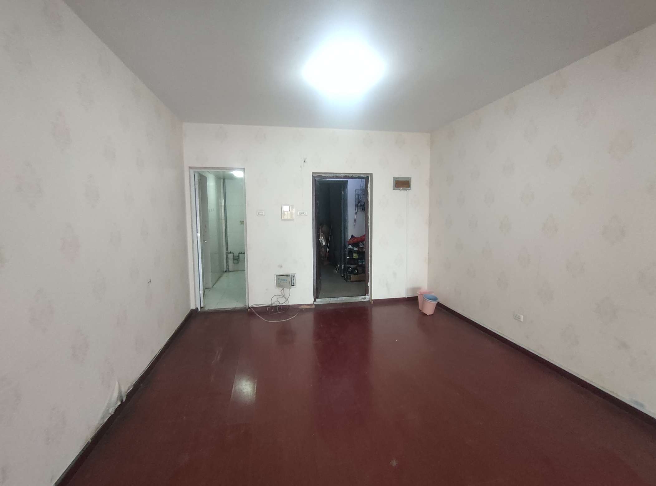 龙湖路一号简单装修三房对外出租可住家可做办公室，急_9