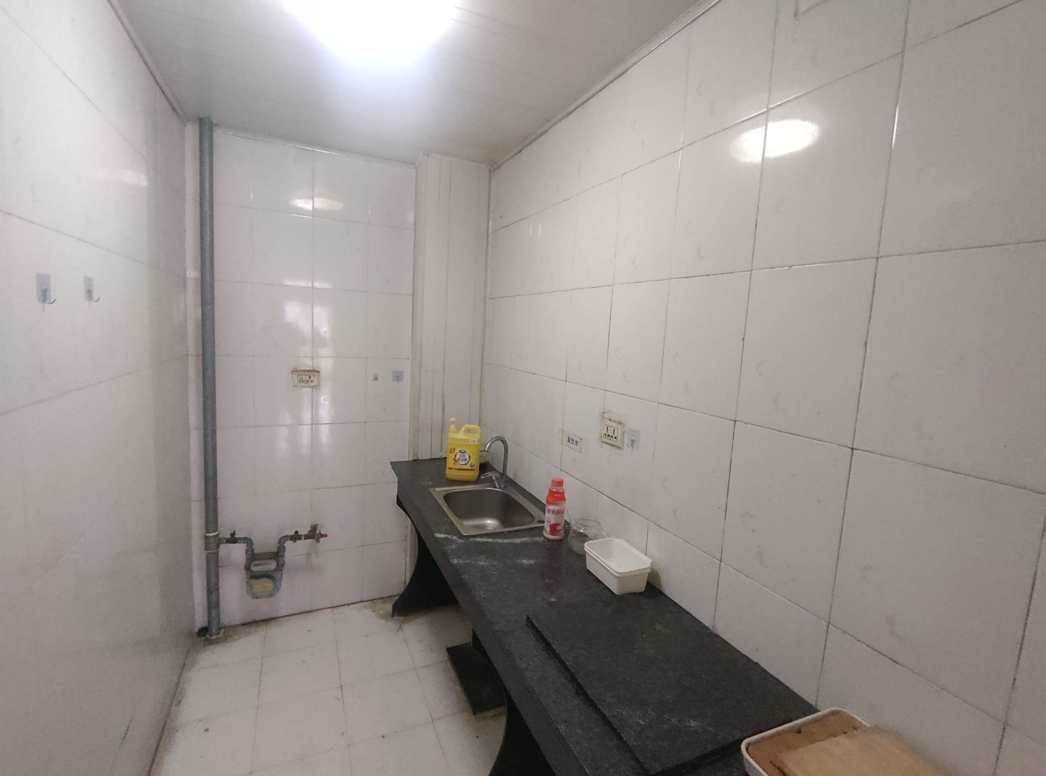 龙湖路一号简单装修三房对外出租可住家可做办公室，急_5