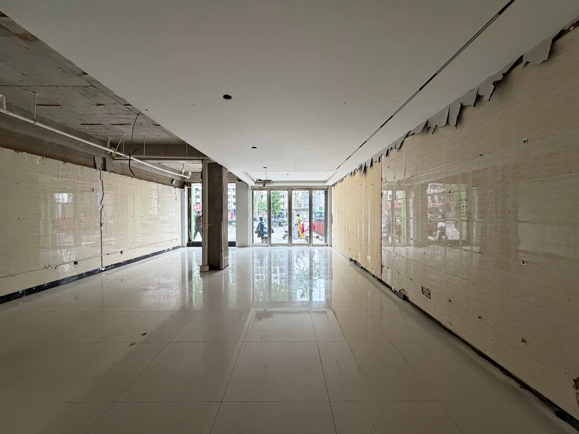 西湖天地 85平临街旺铺 交通要塞 有上下水带停车位_4