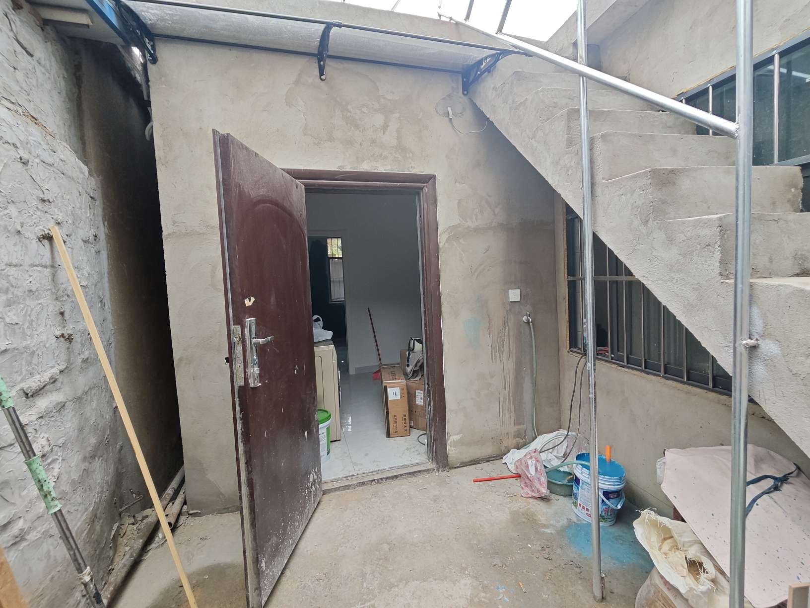 基建村50平精装商铺 有上下水可用明火 南向低价出租_10