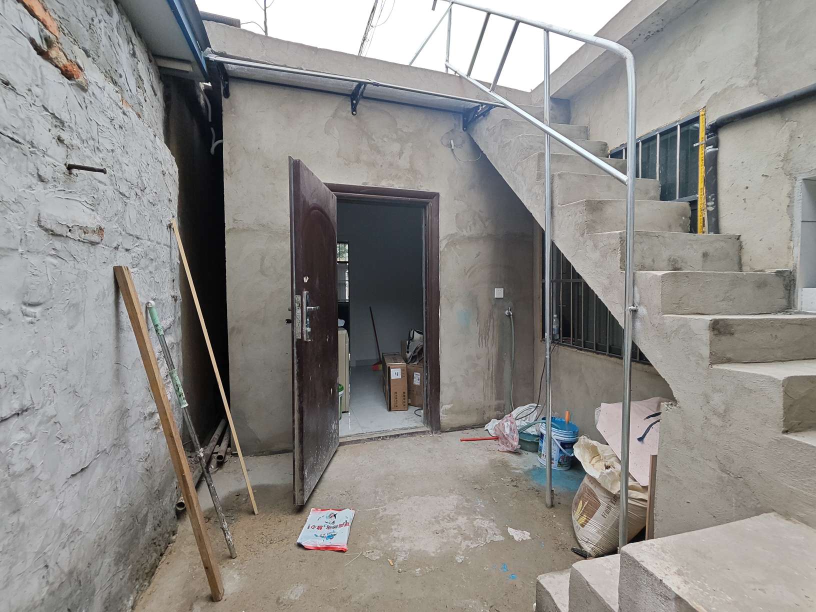 基建村50平精装商铺 有上下水可用明火 南向低价出租_9