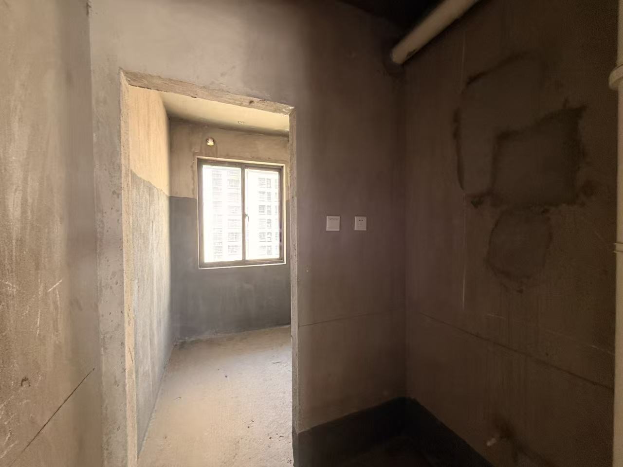 上郑广场 130平 南北通透大三居 满两年 毛坯可改_7