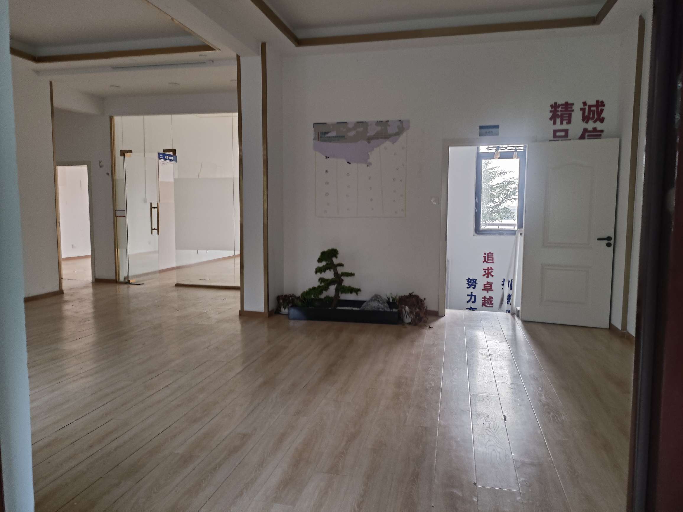 泉山湖龙湾 180平 4室3厅 南向别墅 交通便利学区房_2