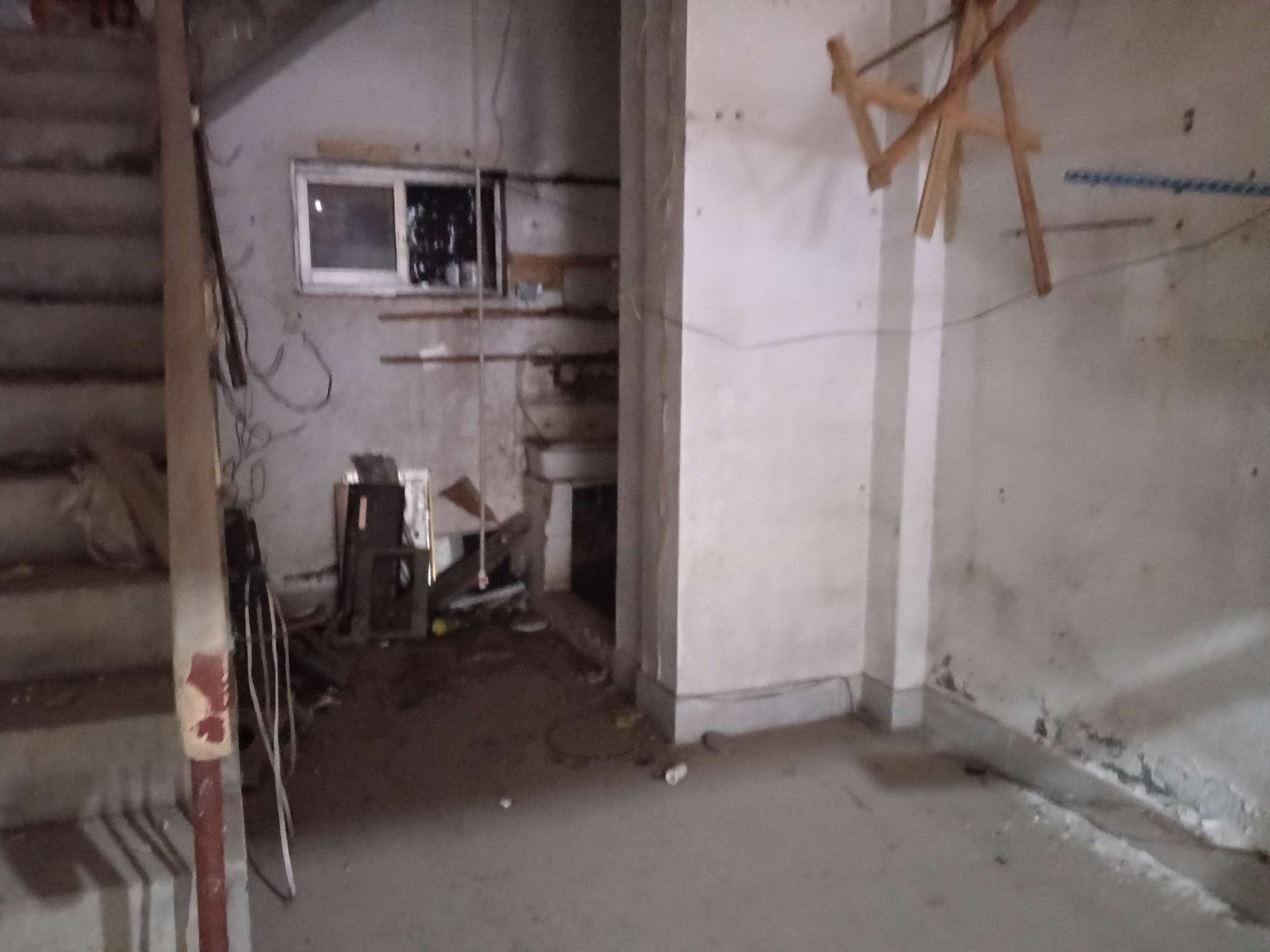 公园小区 105平临街旺铺 南向简装 交通要塞_4