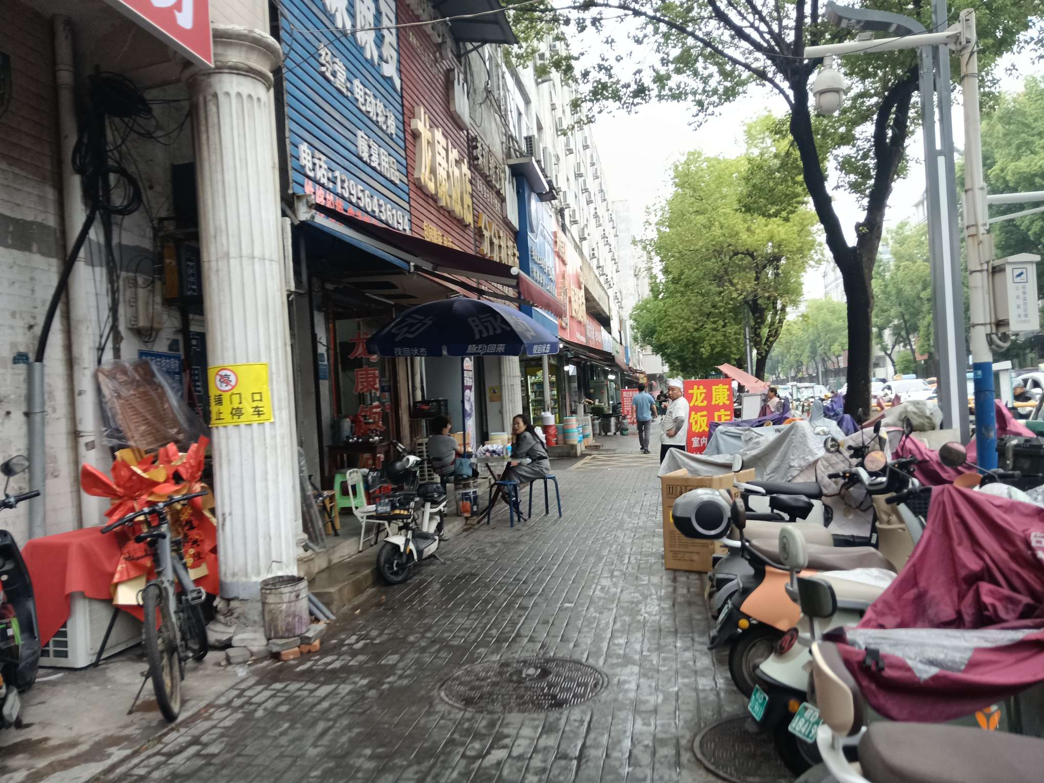 公园小区 105平临街旺铺 南向简装 交通要塞_6