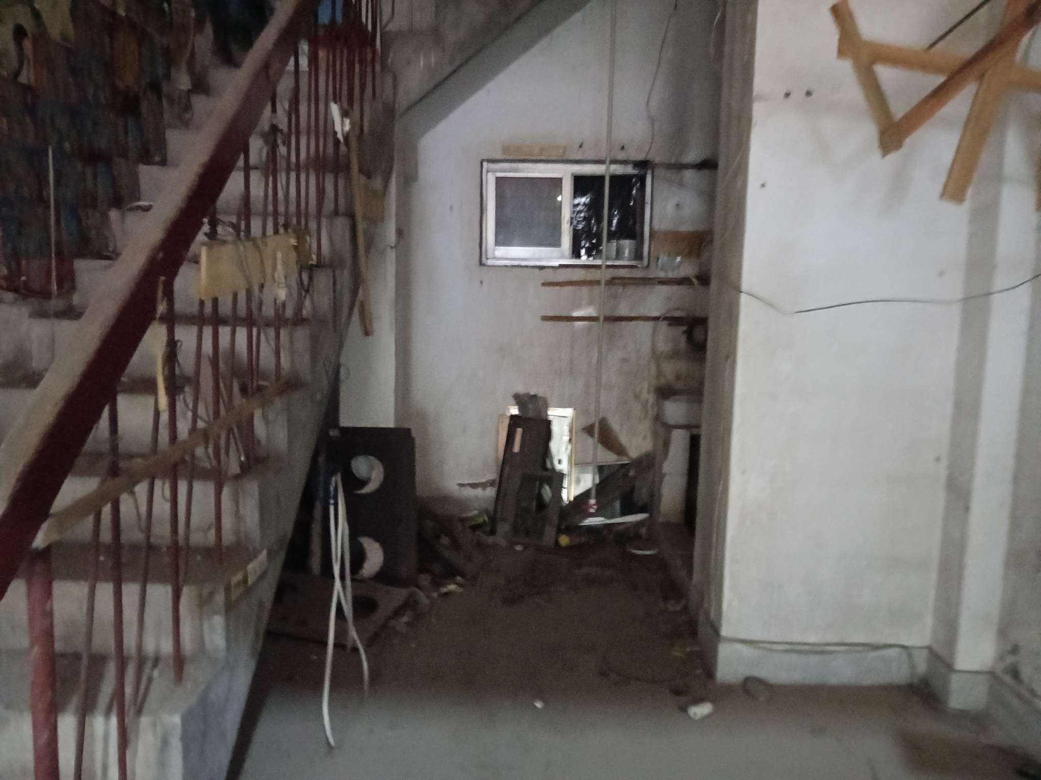 公园小区 105平临街旺铺 南向简装 交通要塞_2