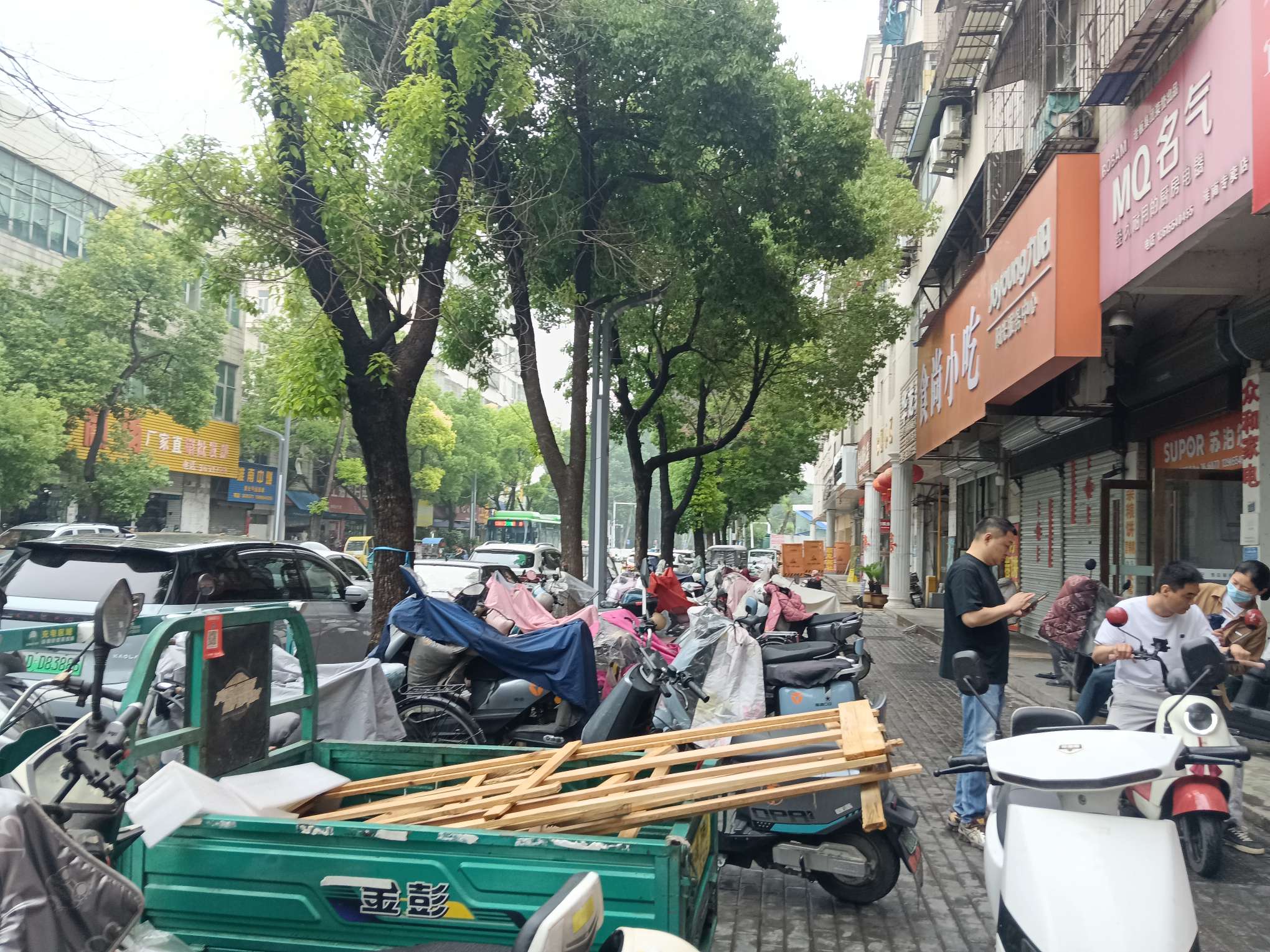 公园小区 105平临街旺铺 南向简装 交通要塞_7