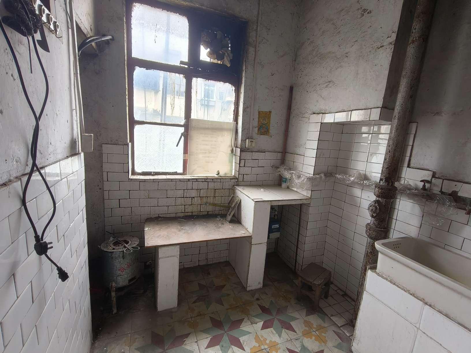 红轮村 50平 两室一厅 简装出租 交通便利 随时看房_4