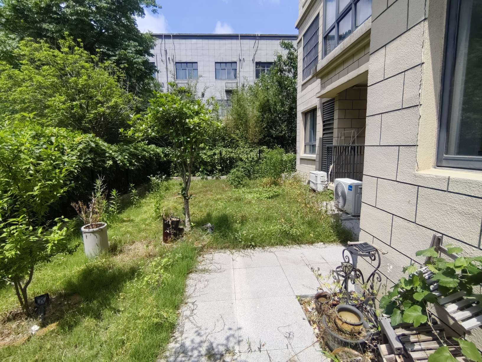 一品山南 ，精装修五房，环境优美带前后大院，适合办公、做会所_11