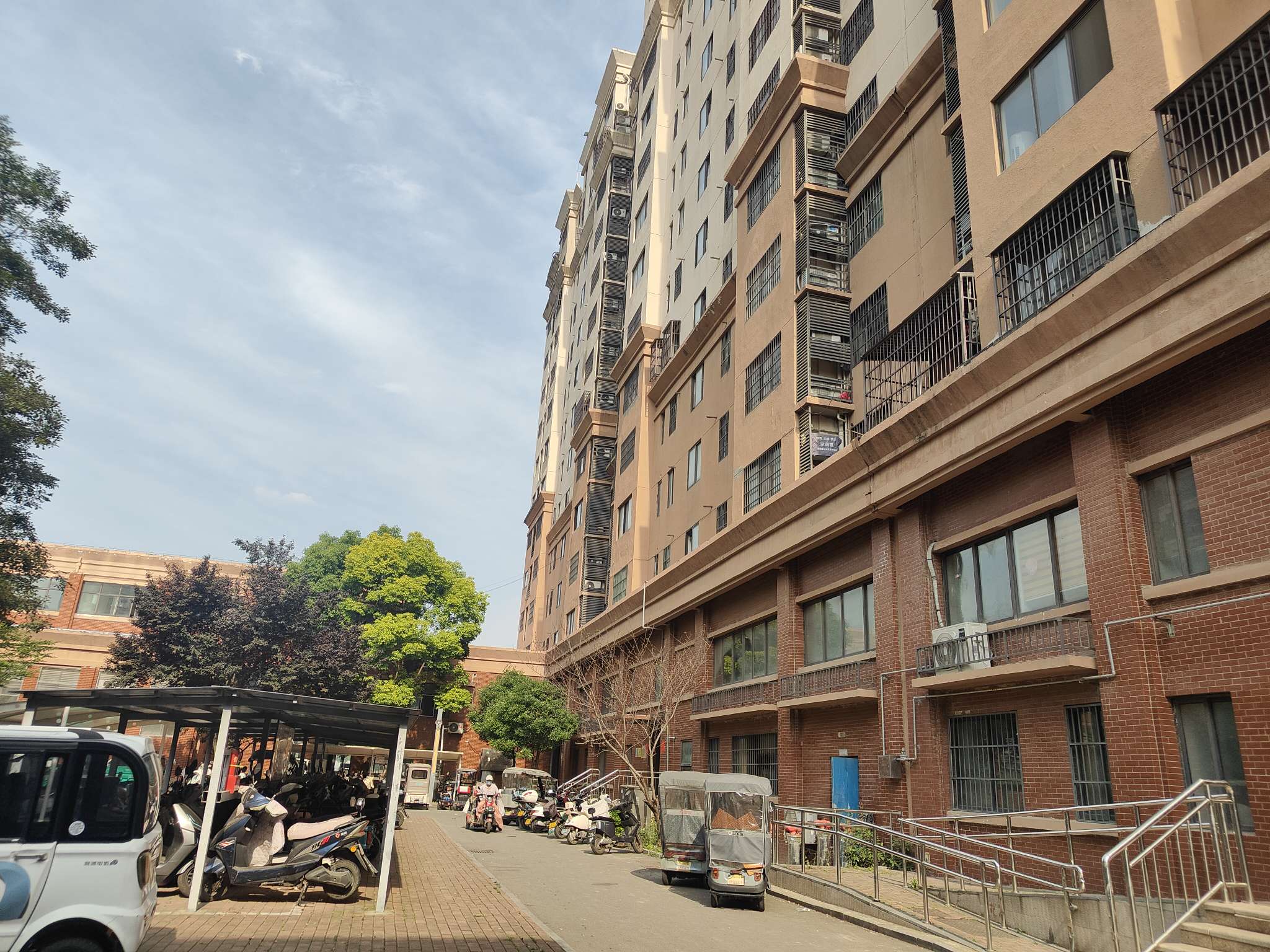 金地月伴湾二区 80平 精装两室 学区房采光好 配套齐全_9