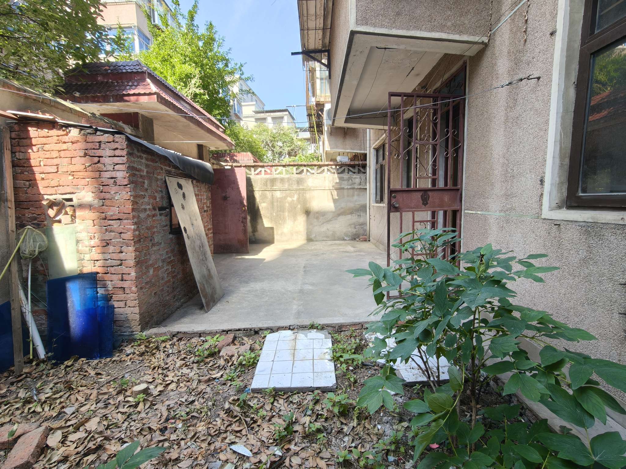 舜耕四区一楼带院子91平简装三房出行、生活方便养老做生意都可_9