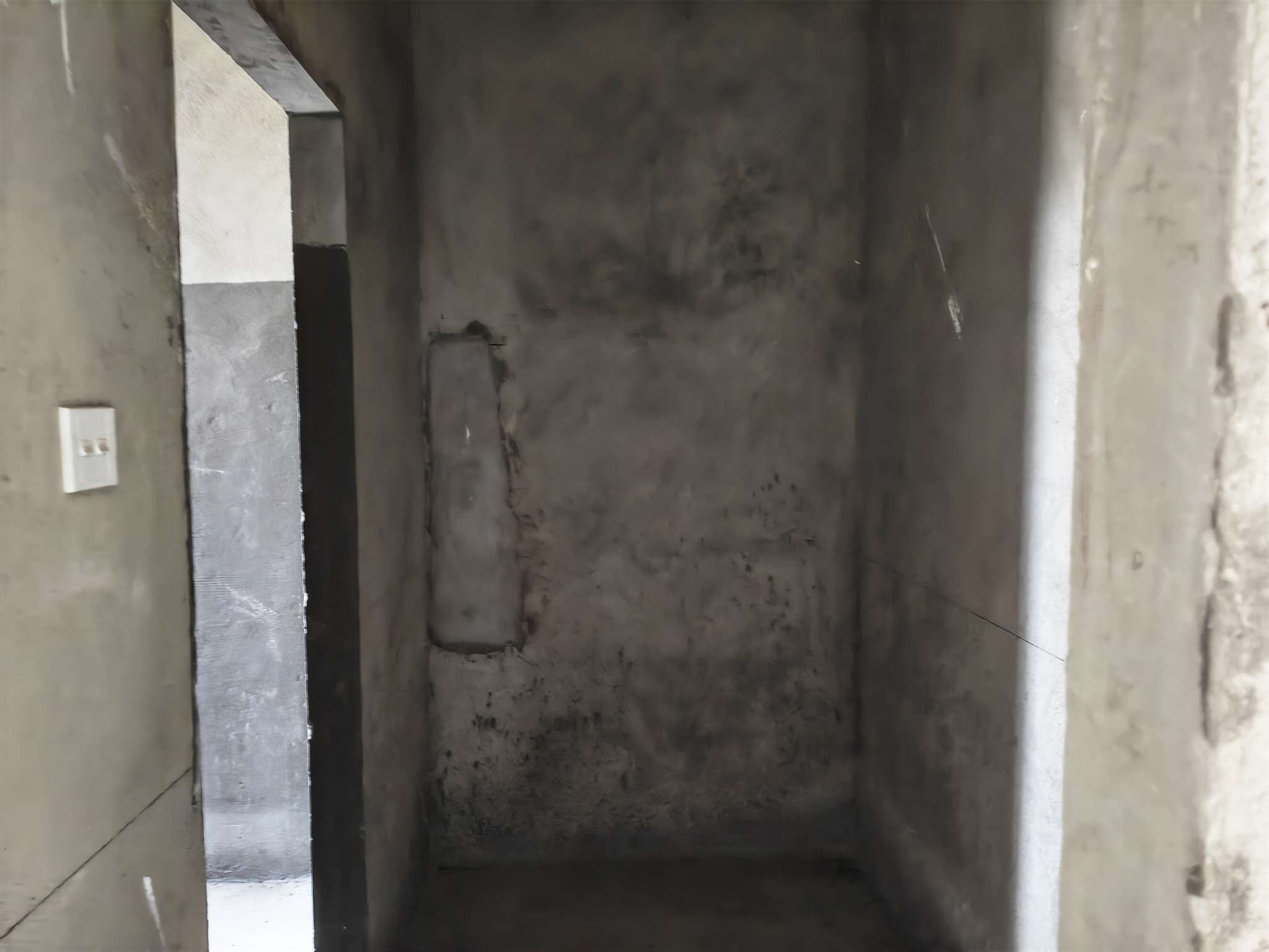 御香山毛坯房三室二厅130平方对外出售_8