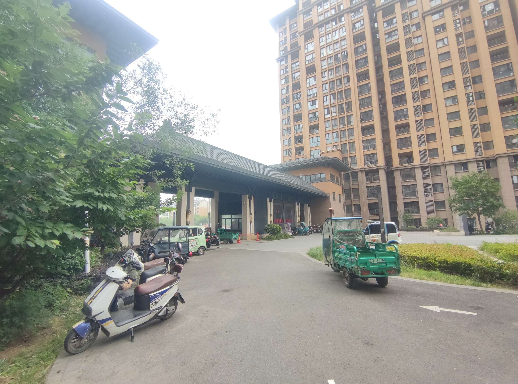 楼层不错，商品房，地势好。环境好。。_11