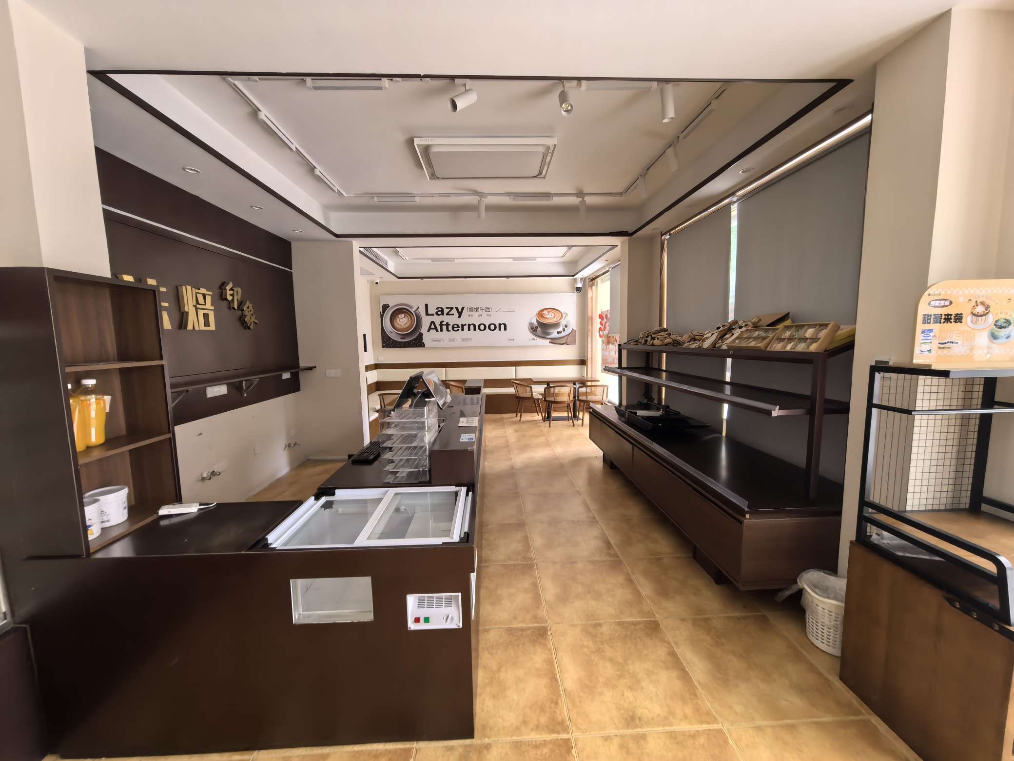 云景华城500平临街旺铺 精装修带外摆区 人流密集 低价出租_2