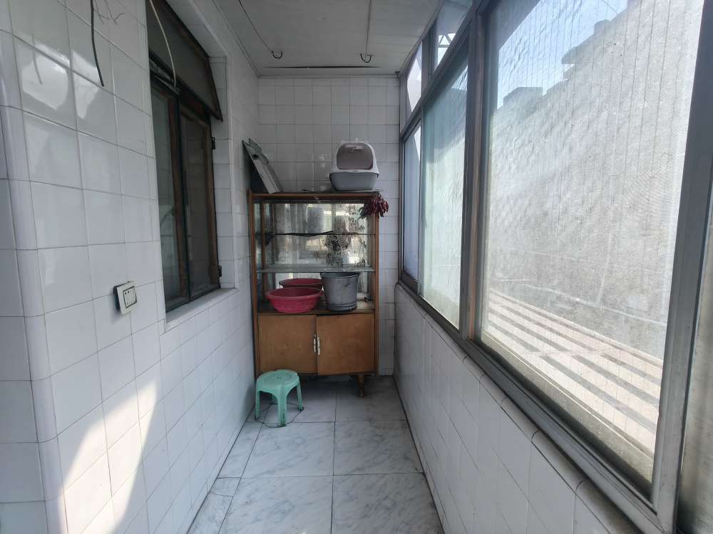 出租新华村3层56平2室1厅简装_8