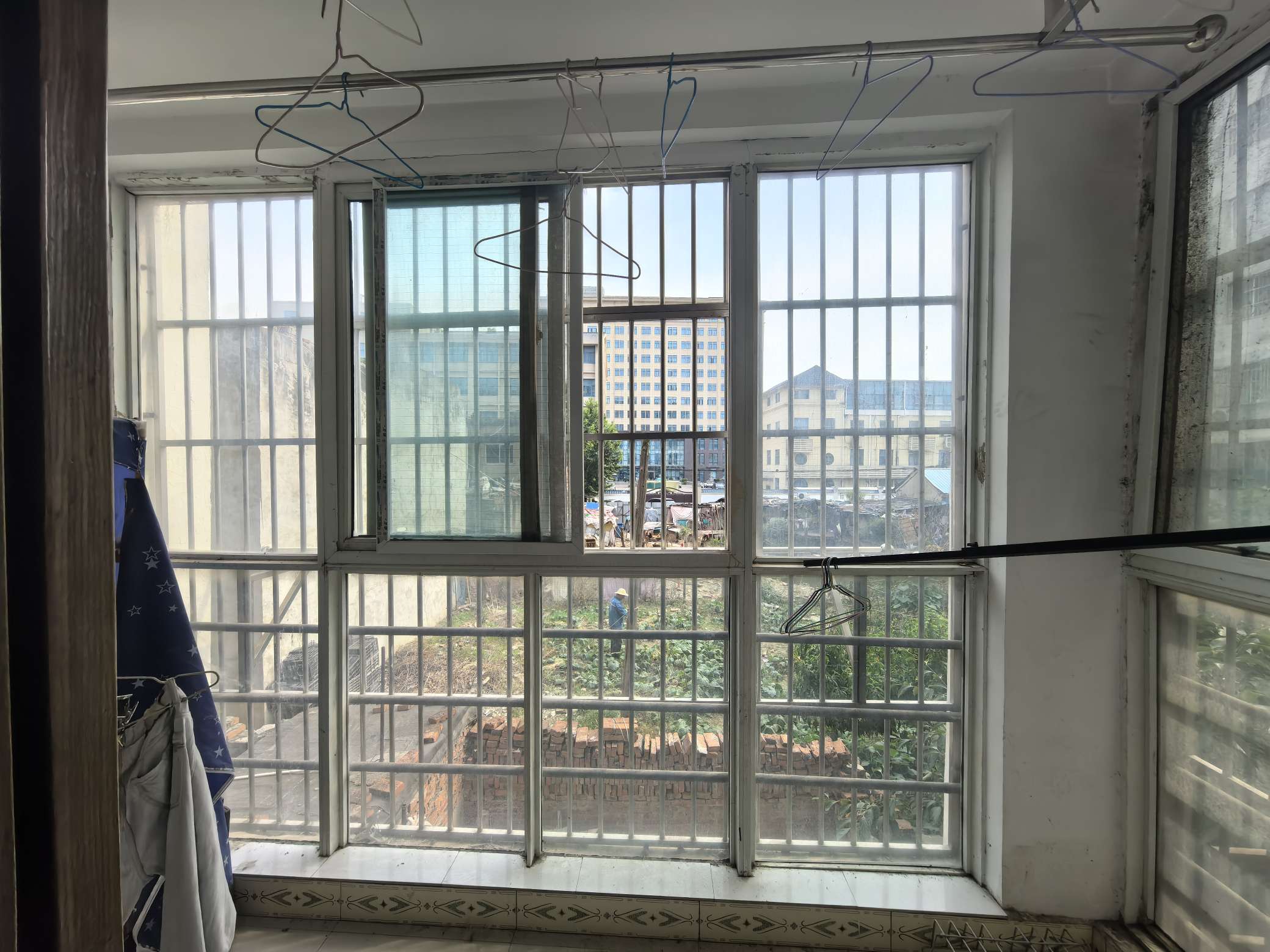 滨河小区 86平 南向两居 简装出租 配套齐全 购物便捷_4
