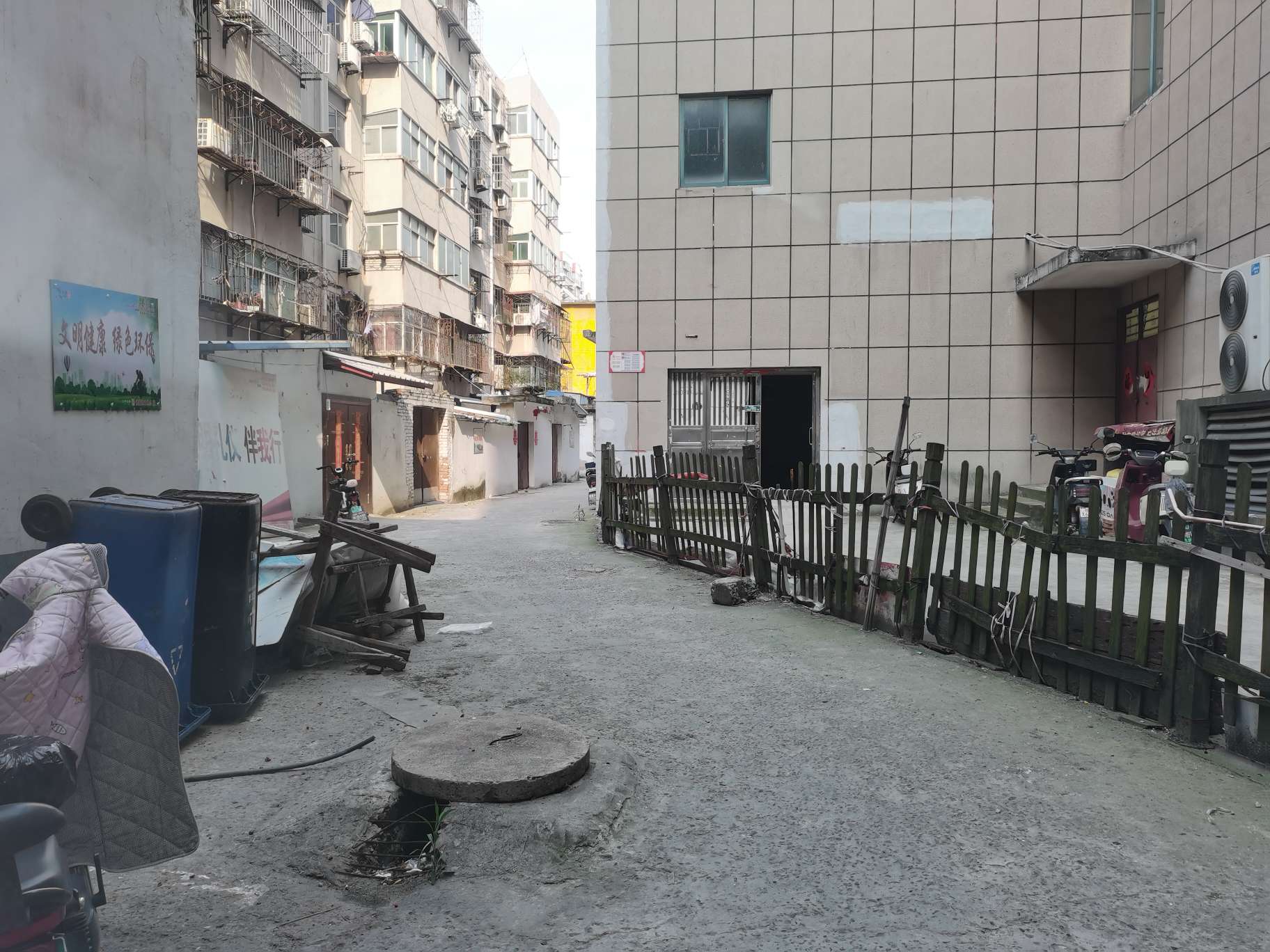 酱品厂家属楼 86平 两室两厅 南向简装 交通便利学区房_8