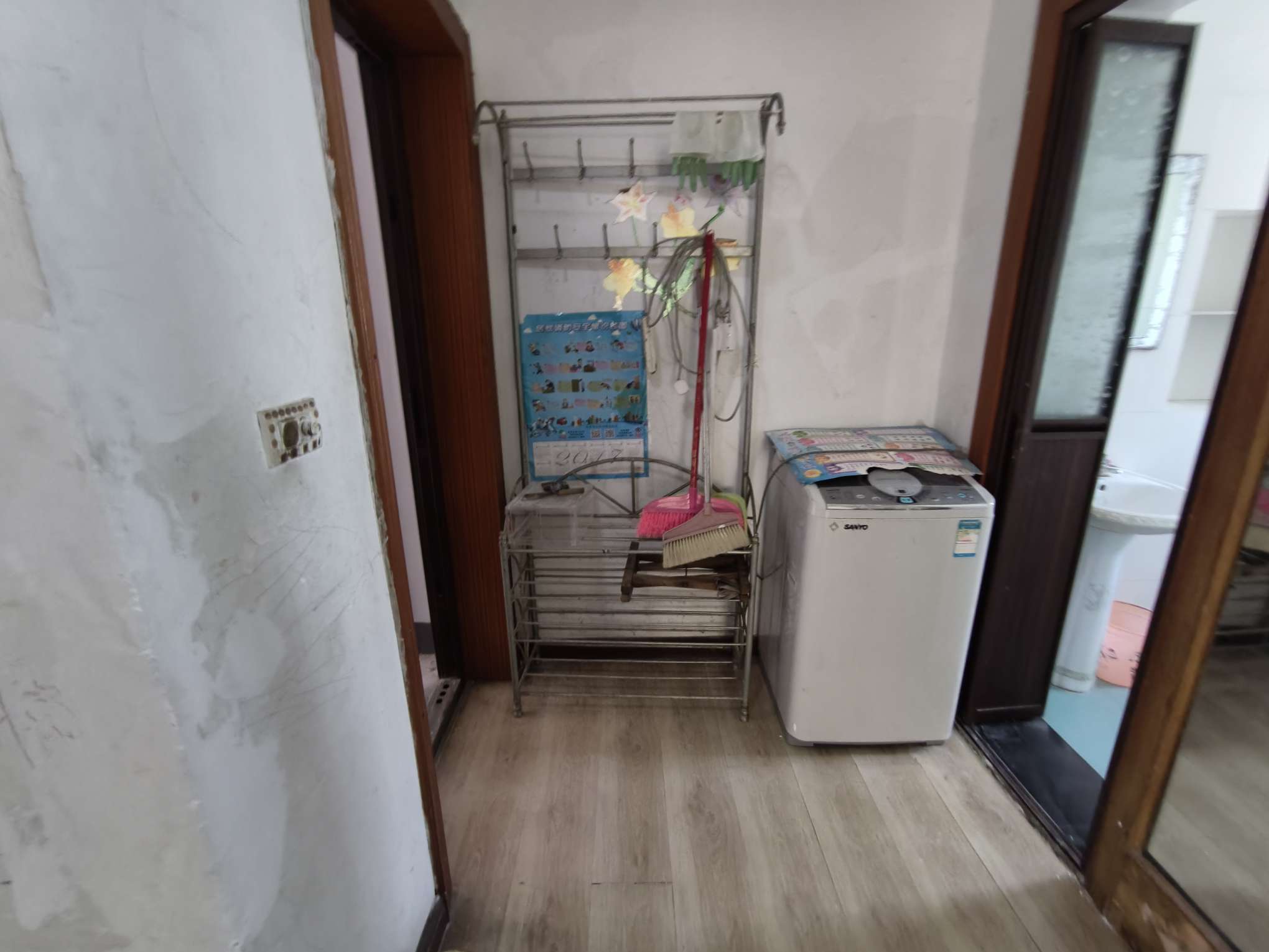 洞泉小区两室家具家电齐全吉房出租_2