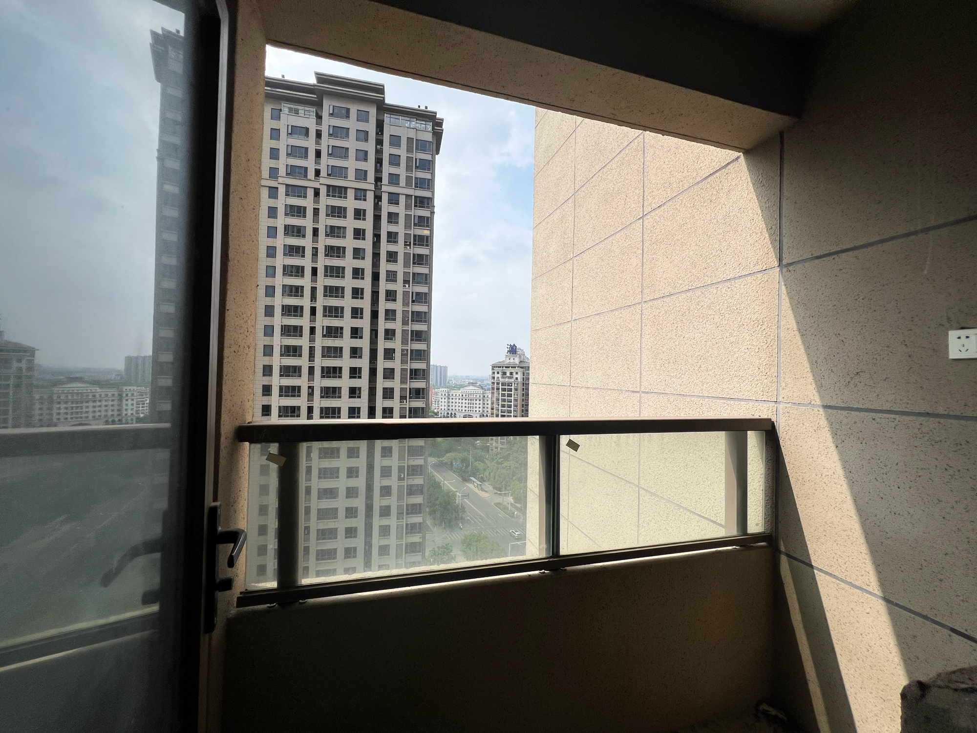 易居东方城 98平 三室两厅 2551元/平 毛坯随时看房_9
