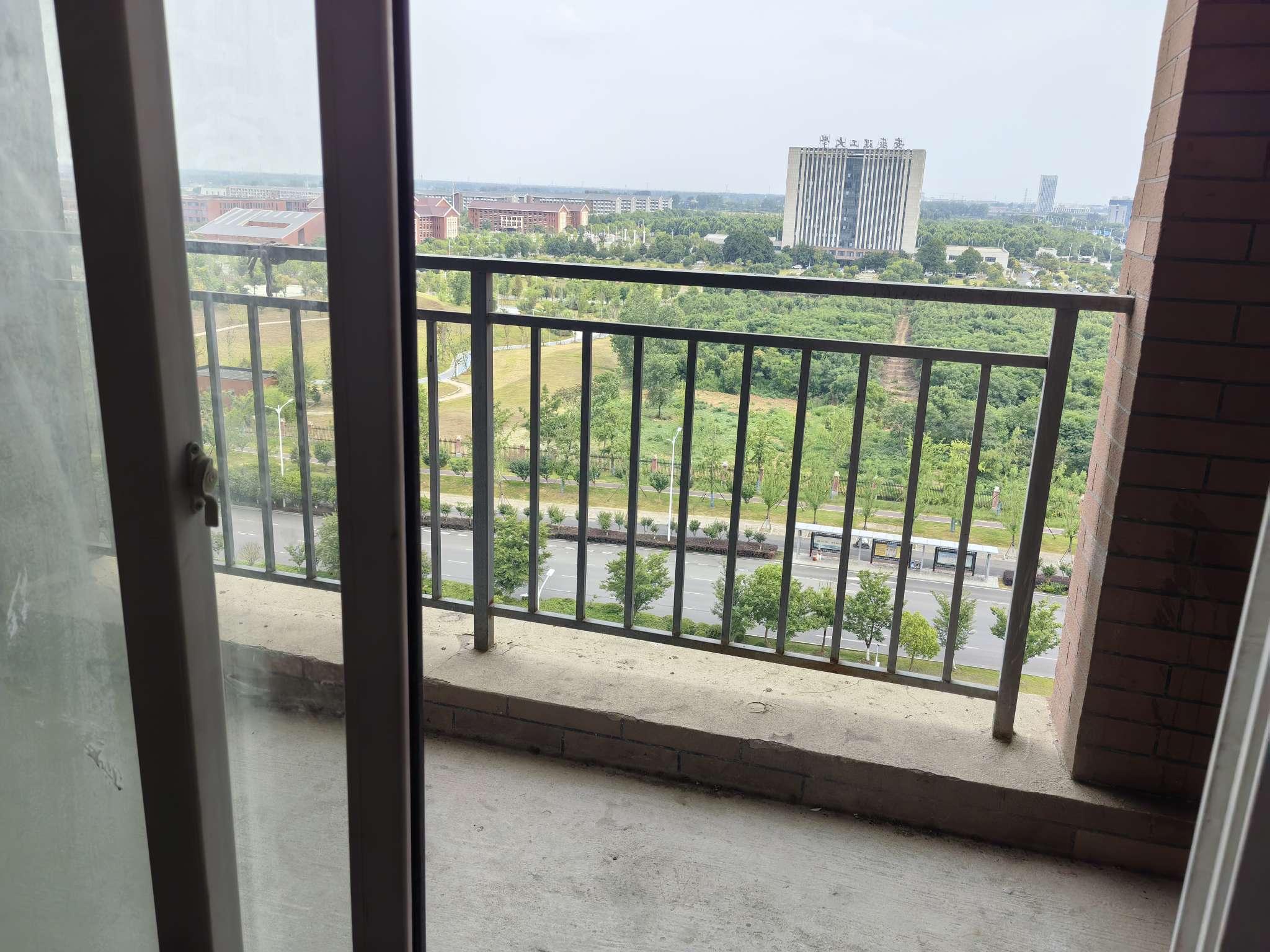 英伦联邦简单装修三室两厅诚心出租_7