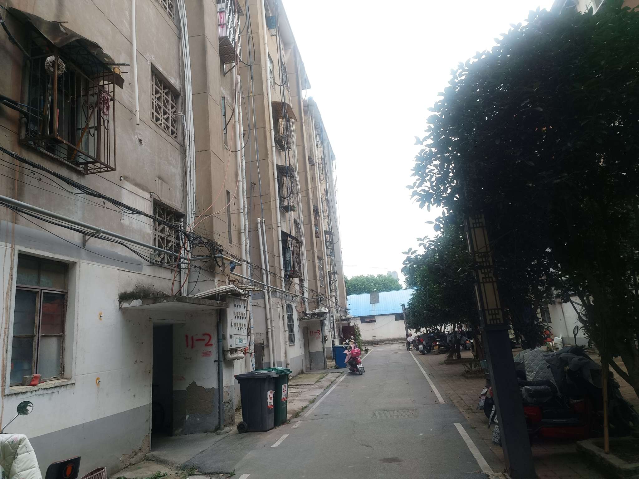 芳草园俱乐部5层2室一厅简单装修，购物方便_9